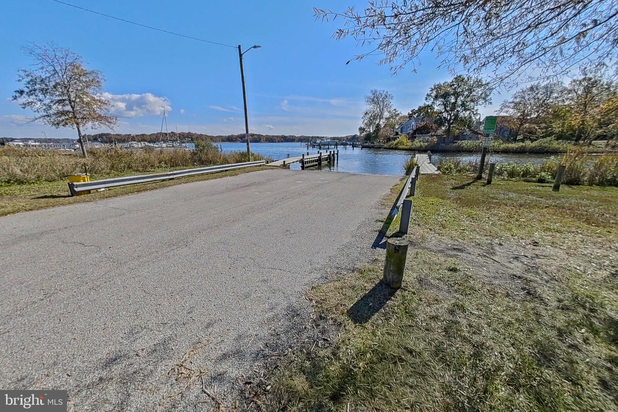 WOODLAND BEACH - Residential