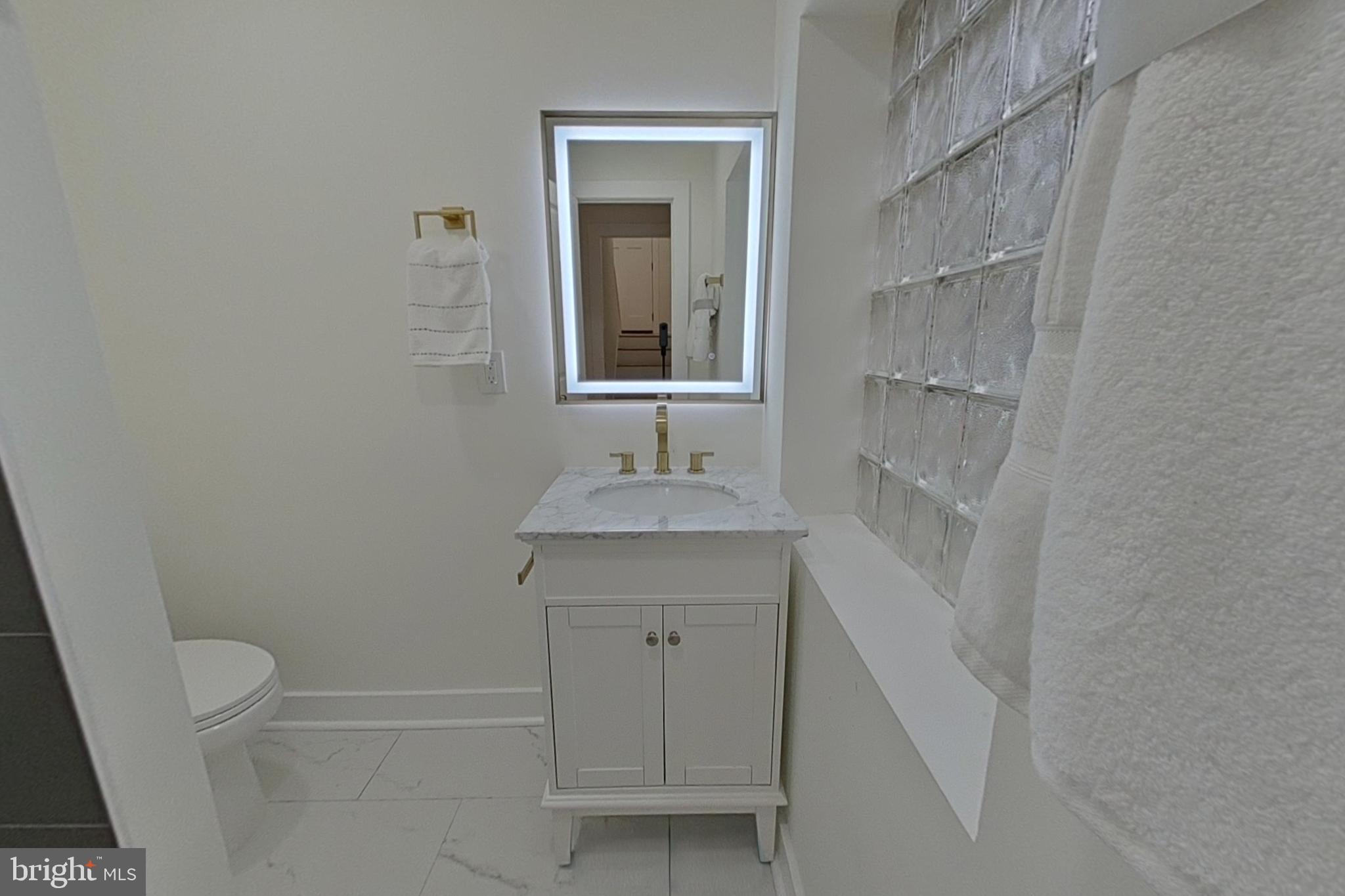 WOODLAND BEACH - Residential