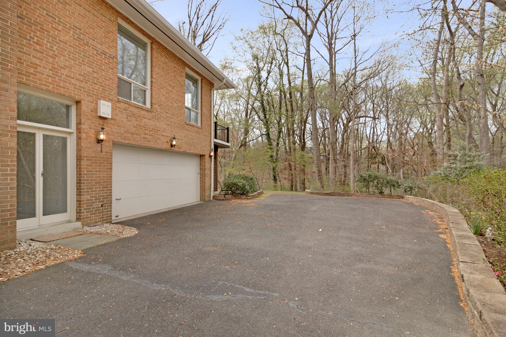 CHAIN BRIDGE FOREST - Residential
