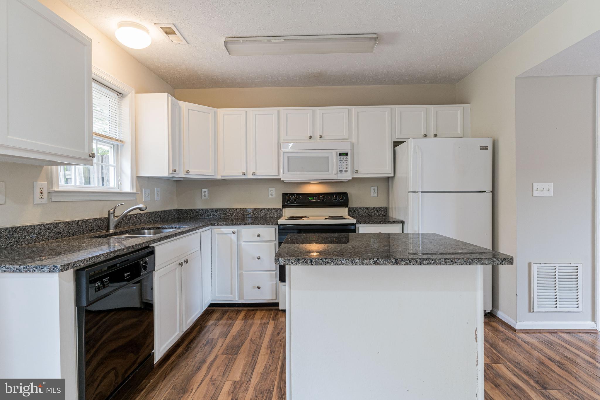 COVENTRY CREEK - Residential Lease