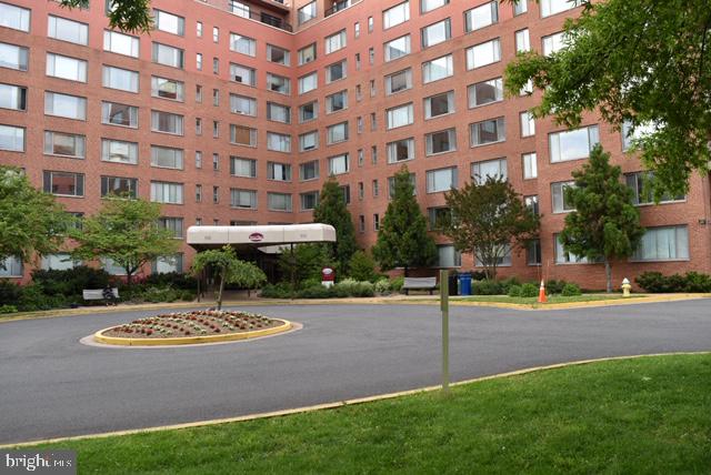 1111 ARLINGTON BOULEVARD 825