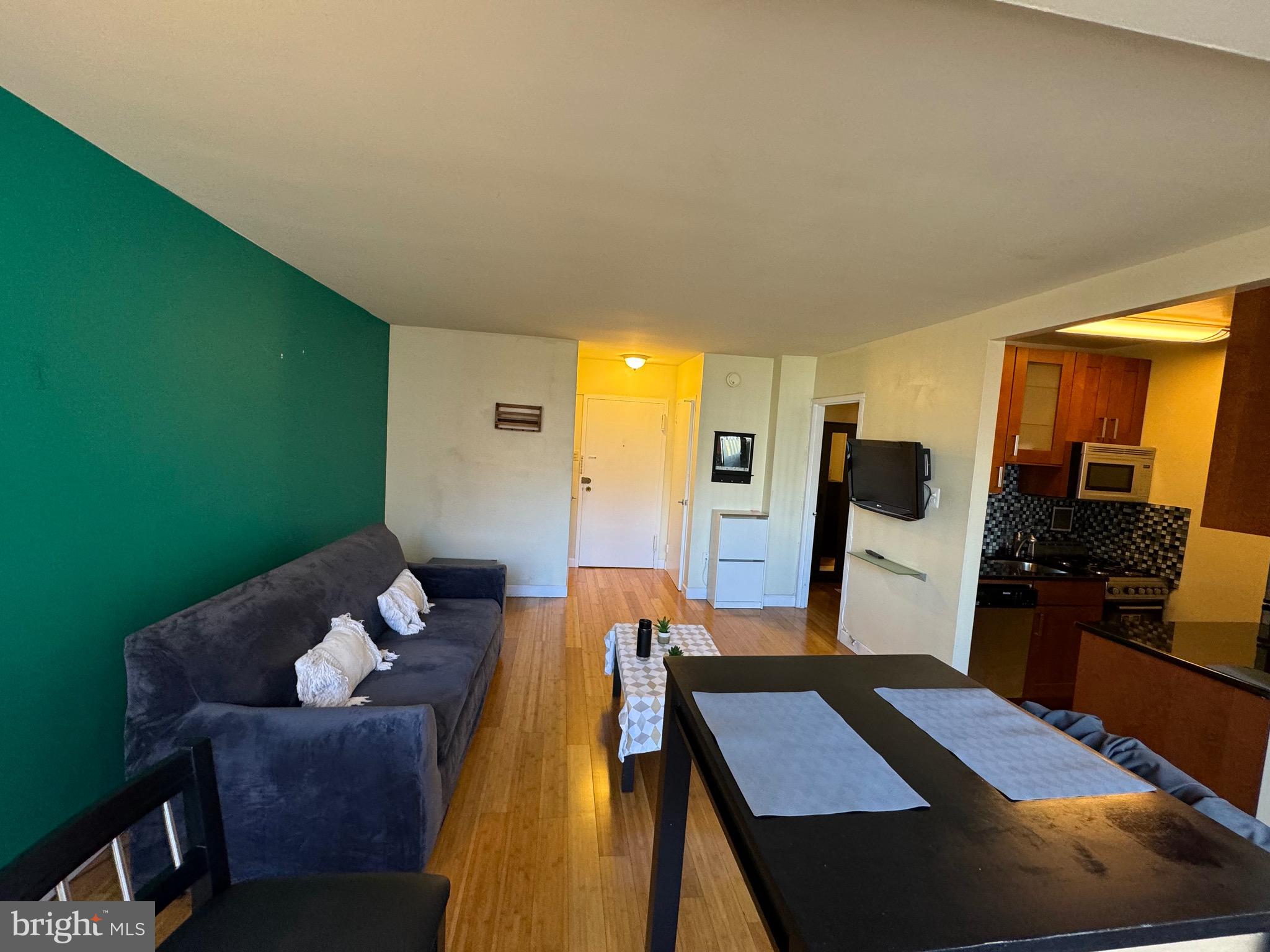 1111 ARLINGTON BOULEVARD 825