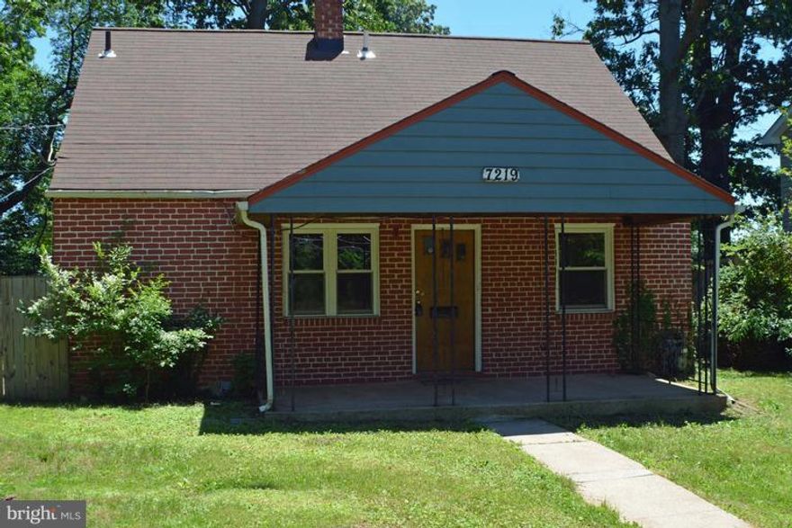 BEAUTIFULLY UPDATED CAP COD IN THE HEART OF FALLS CHURCH**DIRECTLY ACROSS FROM RELAXING PARK**FRESHLY PAINTED, NEW CARPET, NEW HIGH END HV/AC SYSTEM (SAVE ON UTILITIES), NEWER WINDOWS AND DOORS, UPDATED KITCHEN, HUGE OPEN BACK YARD THAT IS FULLY FENCED IN.  MINS TO 495, 66, AND TYSONS CORRIDOR.  AGENTS TEXT ME YOUR INFO BEFORE VIEWING.  COMBO IS 2468