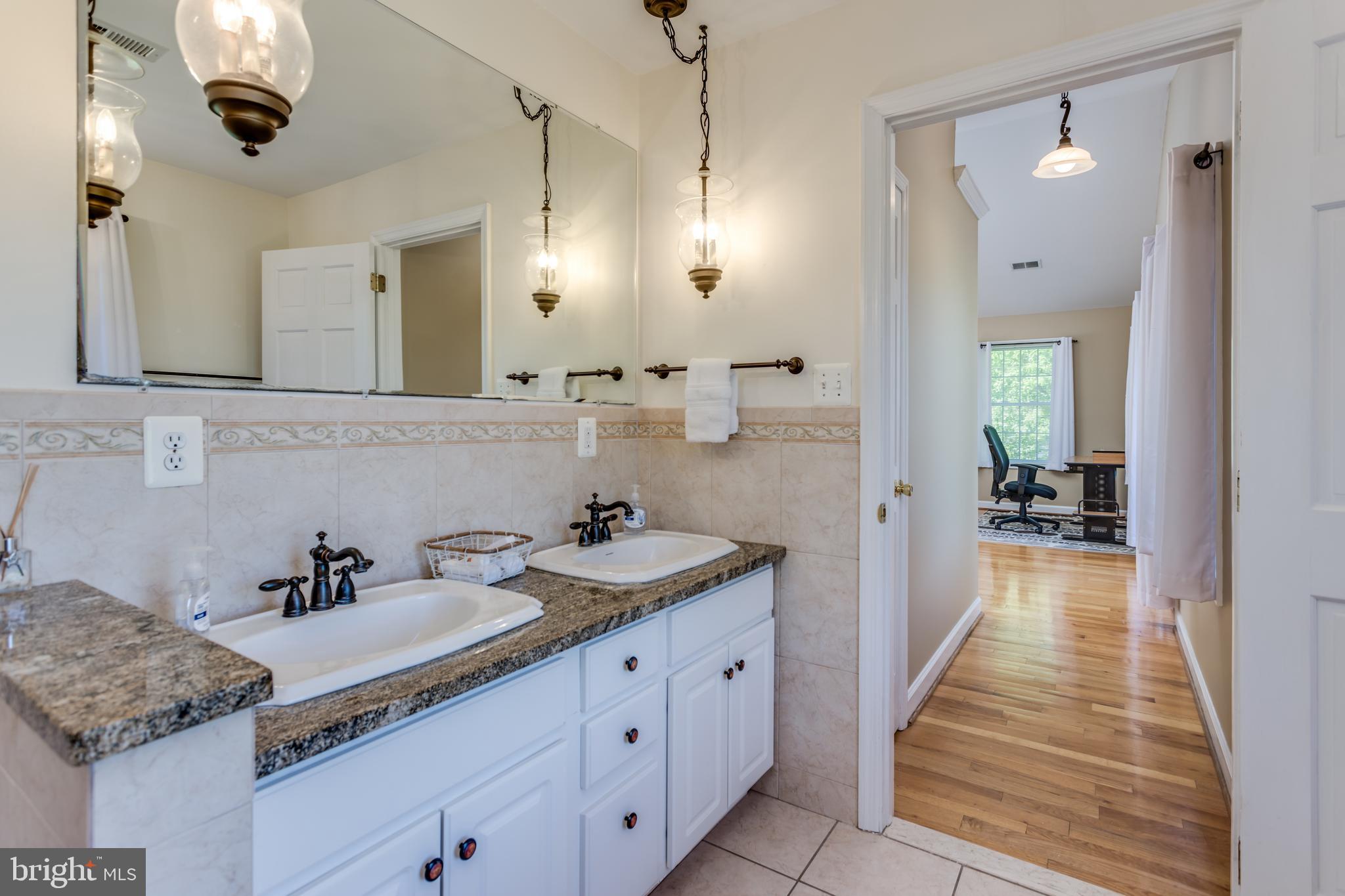 HIDDEN RIVER - Residential