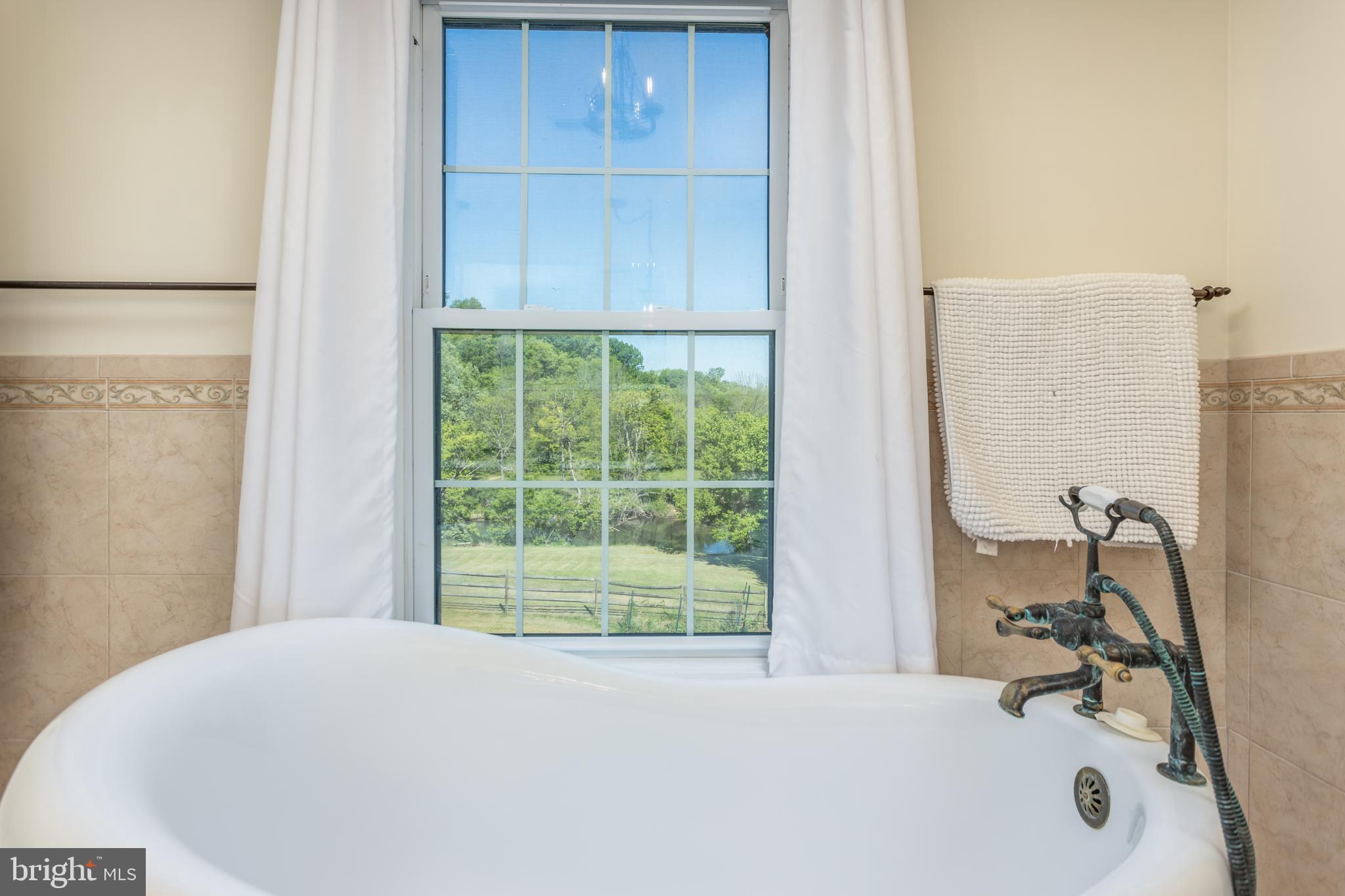 HIDDEN RIVER - Residential