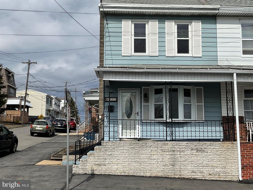 Photo of 337 W Pine Street, FRACKVILLE, PA 17931 (MLS # PASK2025996)