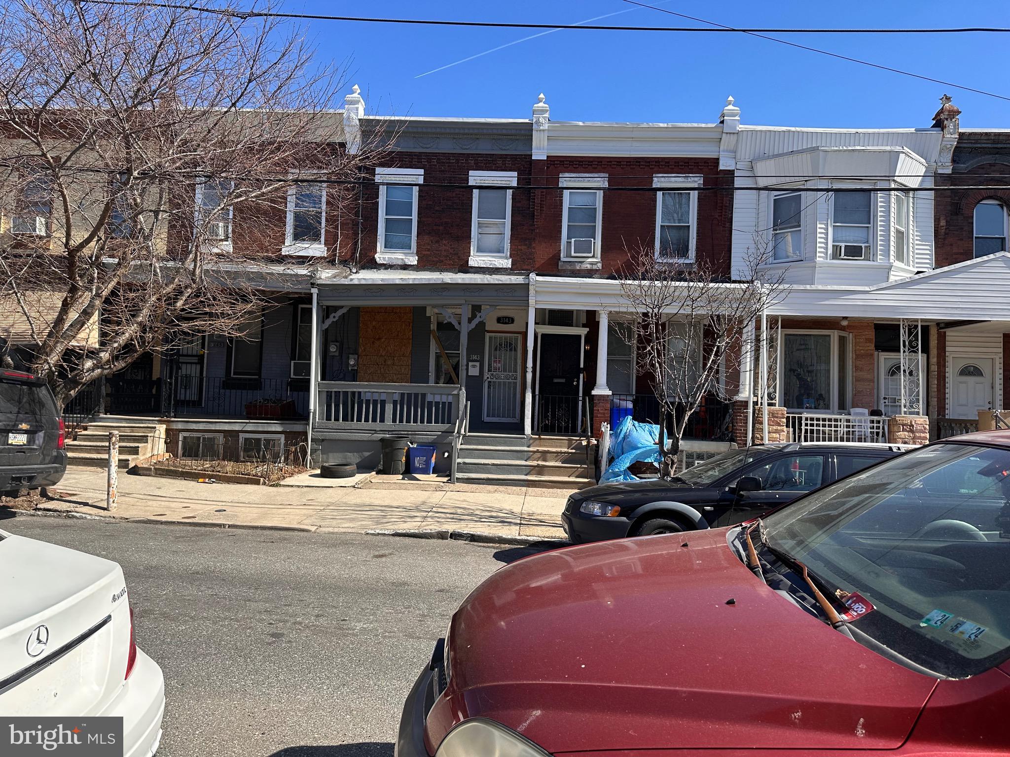 Don’t miss this incredible opportunity just minutes from Temple Hospital!
This property offers great rental income potential, with rates ranging from $1,400 to $1,600 per month—an ideal investment for steady cash flow. Whether you're an investor looking to add value or a buyer ready to create your dream home, this is a chance to make it your own.
🏠 Key Highlights:
Location: Prime spot near Temple Hospital
Income Potential: Rental range of $1,400–$1,600/month
Condition: Solid structure with good bones; needs some TLC
Recent Updates: New roof (4 years old), water heater (2 years old)
After-Repair Value (ARV): Estimated between $175,000–$200,000
Sale Terms: Being sold AS-IS
Bring your vision and unlock the full potential of this promising property!