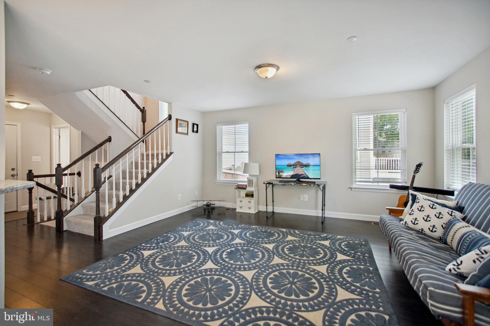 WOODLAND BEACH - Residential