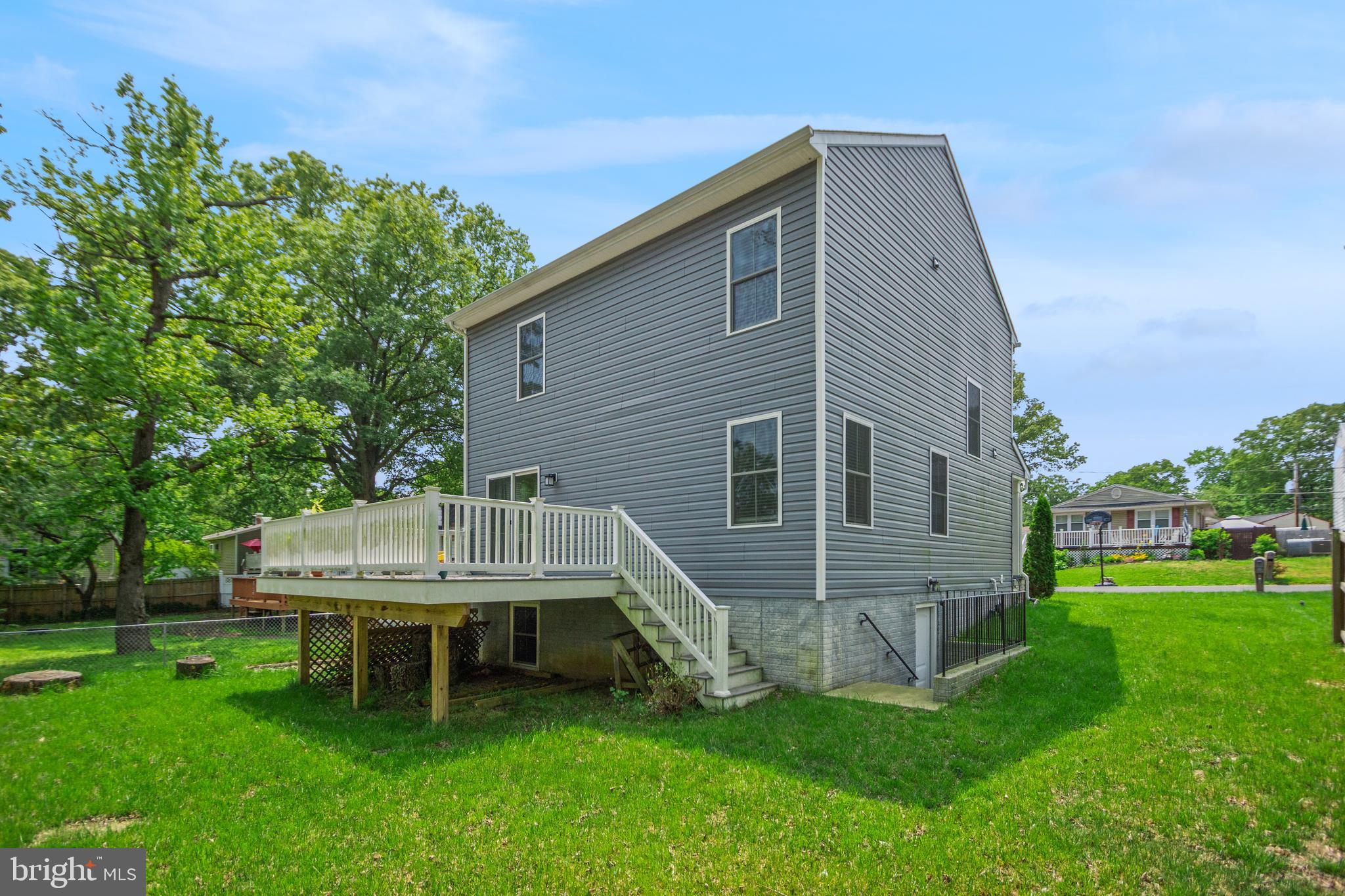 WOODLAND BEACH - Residential