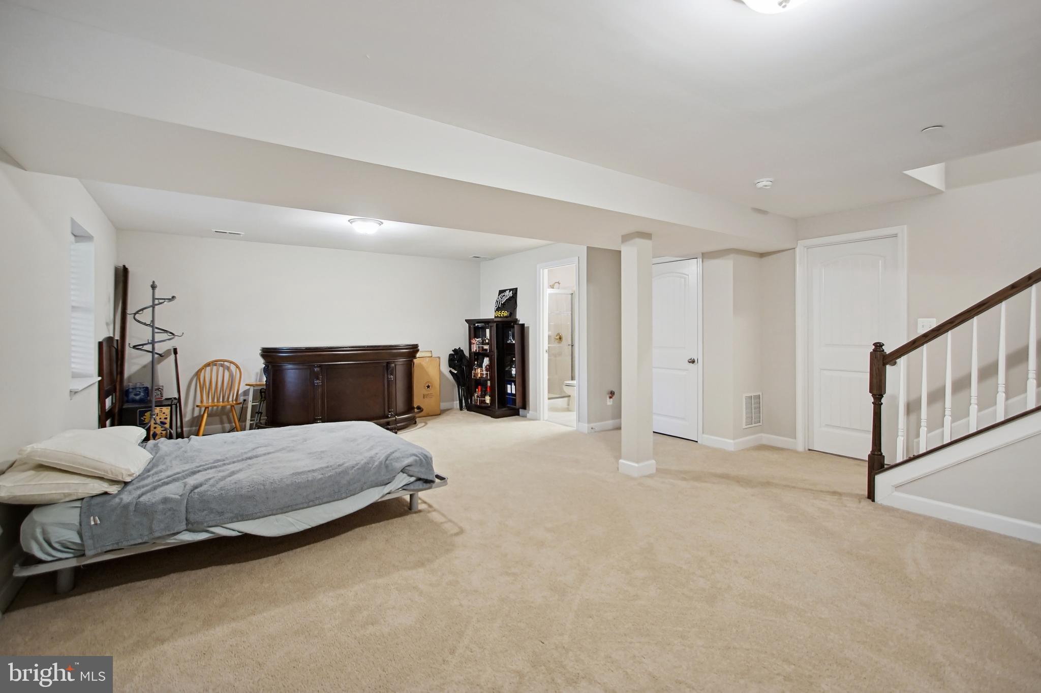 WOODLAND BEACH - Residential