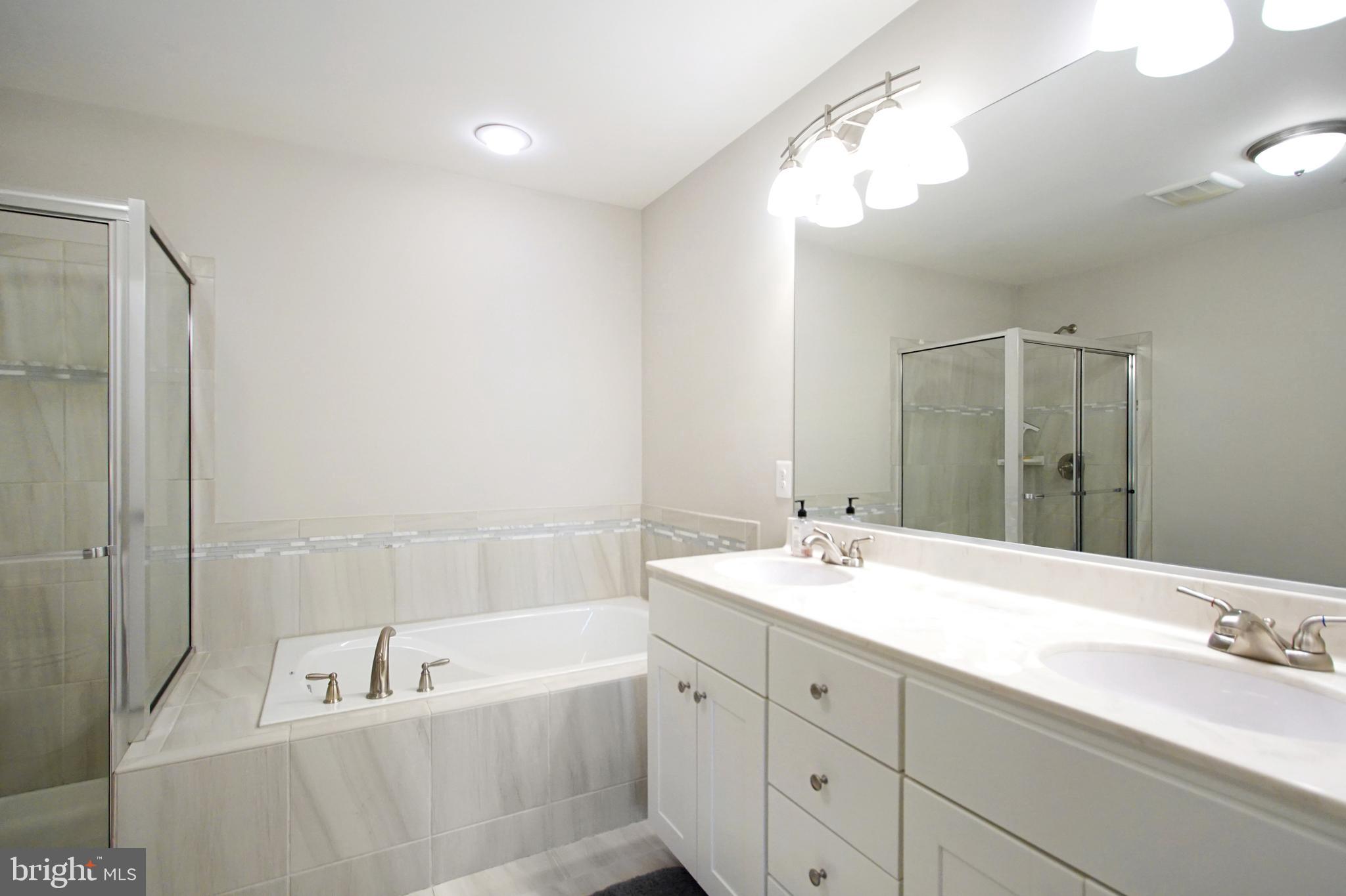 WOODLAND BEACH - Residential