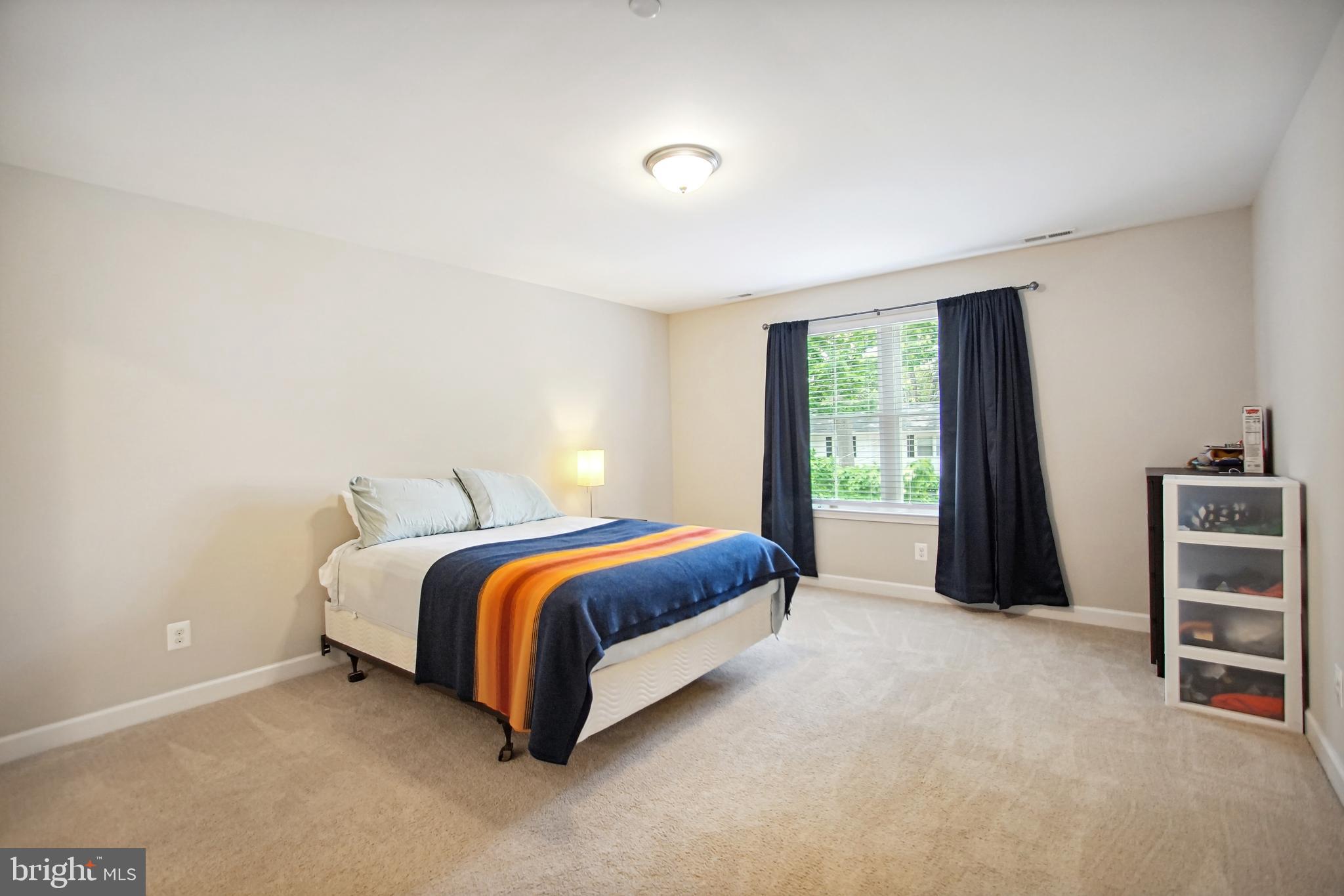 WOODLAND BEACH - Residential