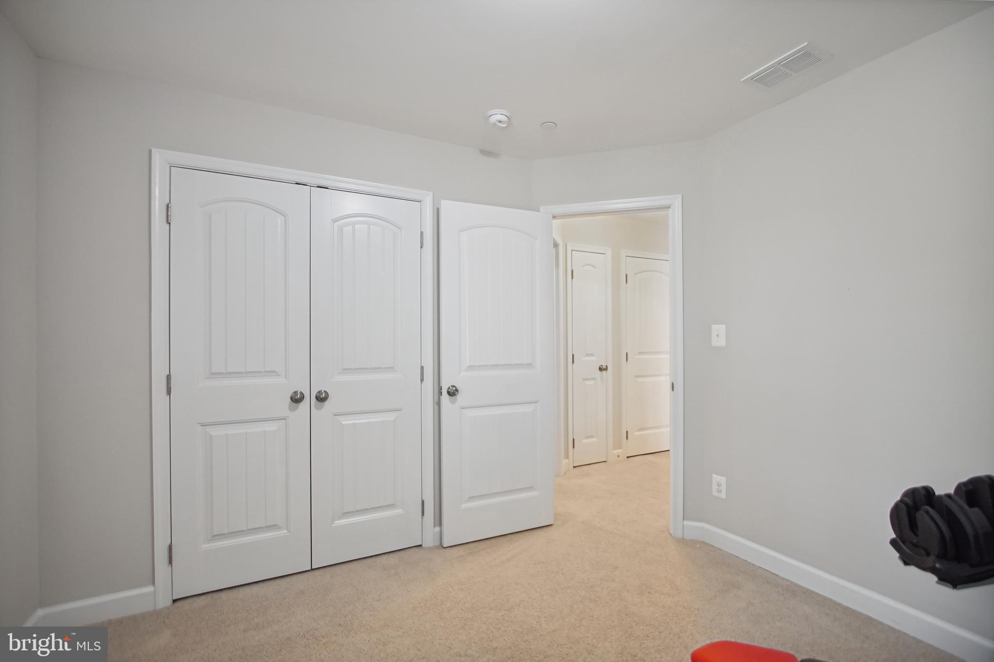 WOODLAND BEACH - Residential