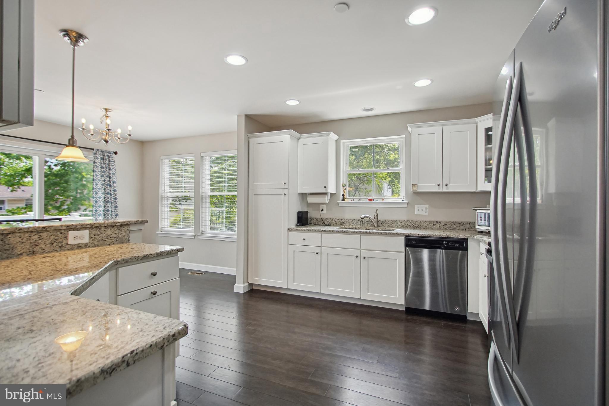 WOODLAND BEACH - Residential