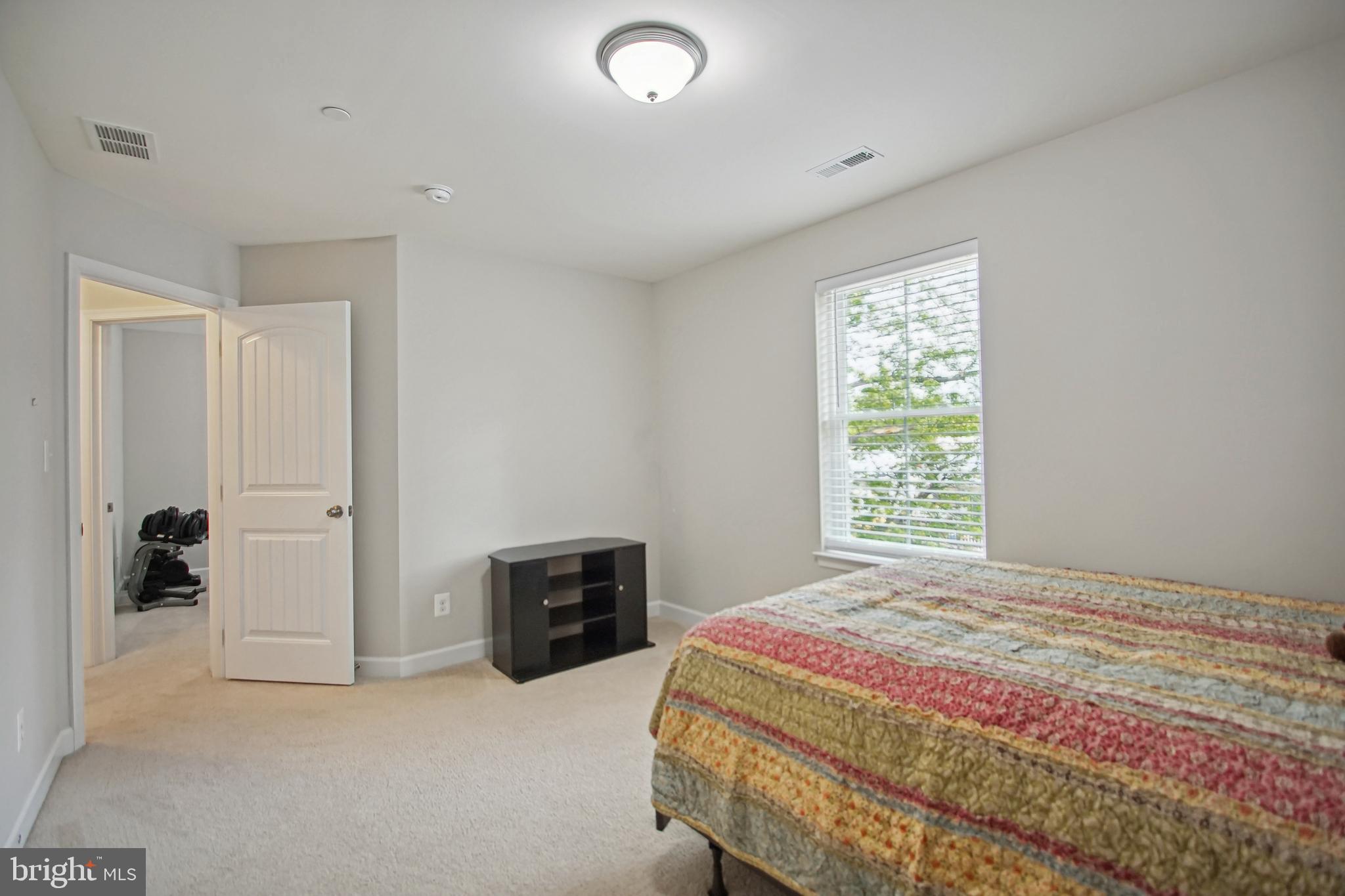 WOODLAND BEACH - Residential