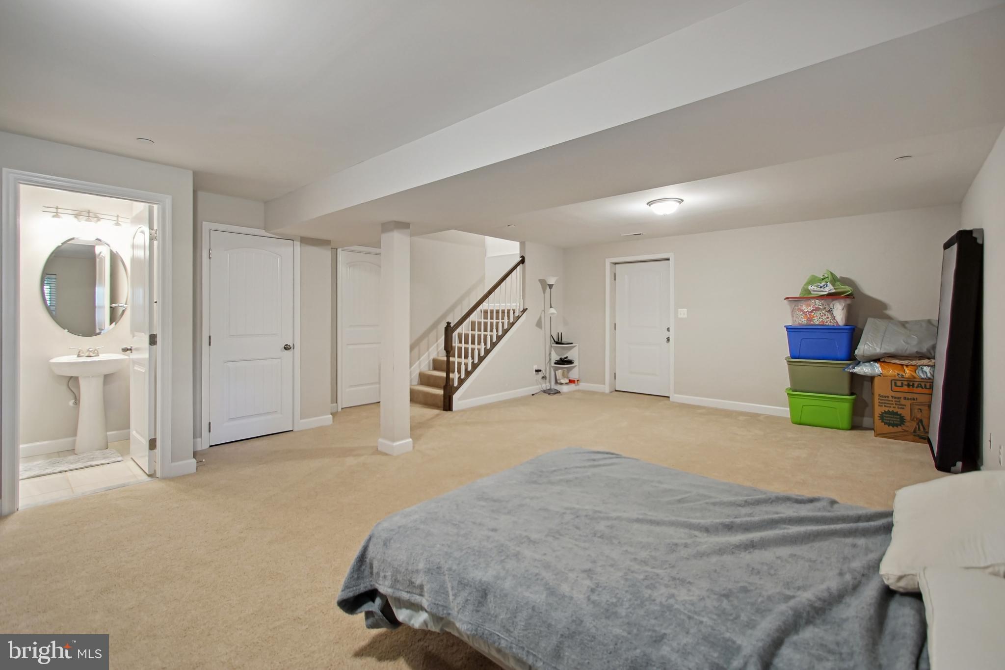 WOODLAND BEACH - Residential