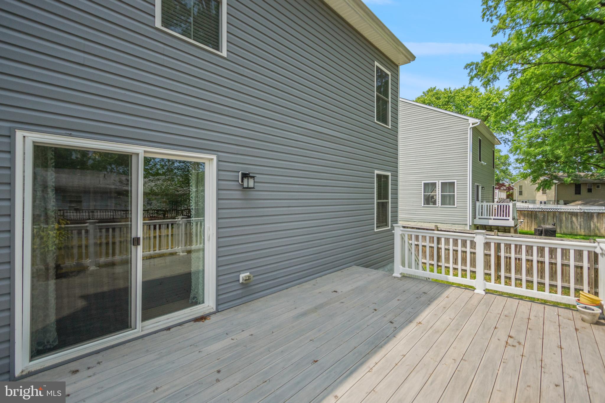 WOODLAND BEACH - Residential