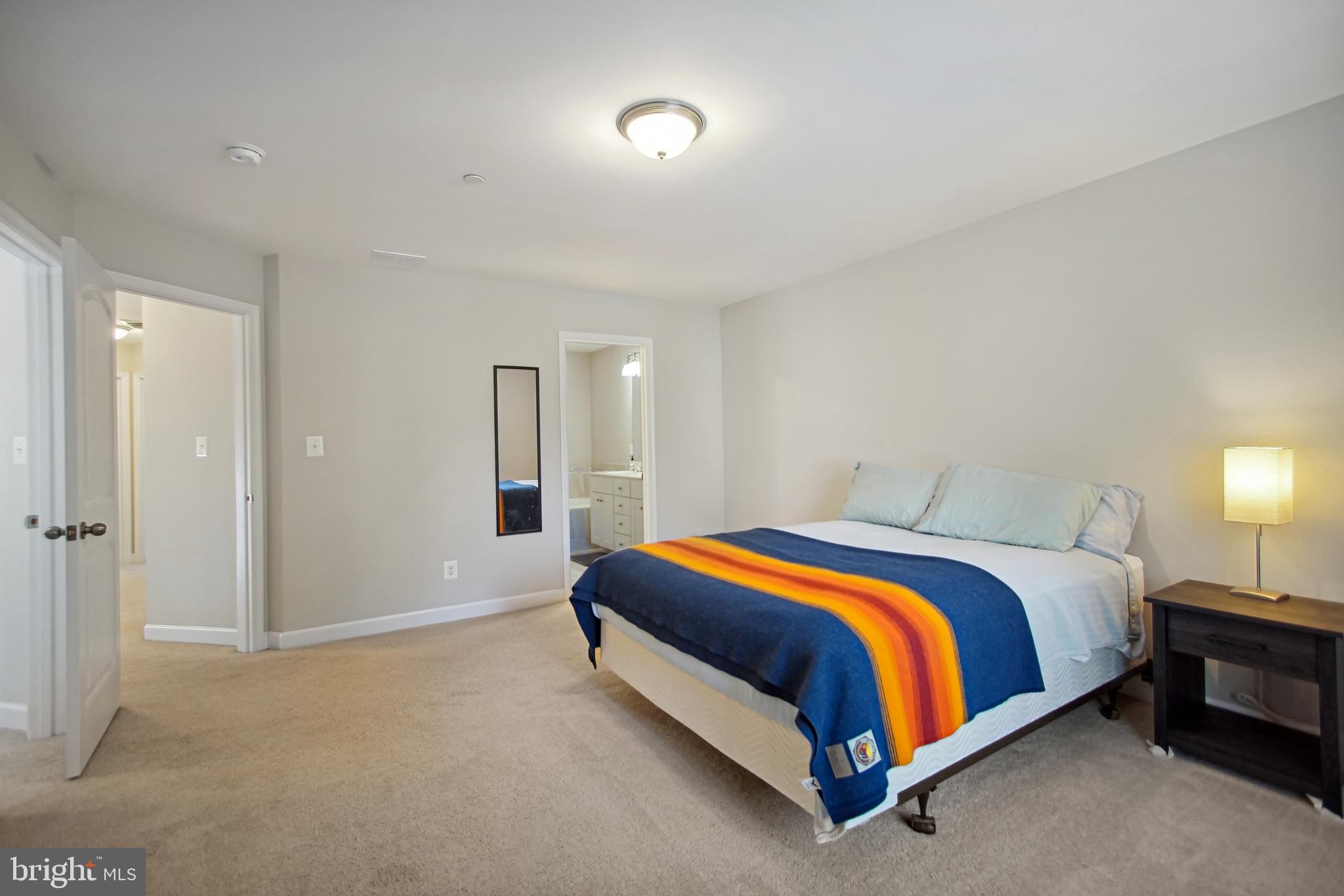 WOODLAND BEACH - Residential