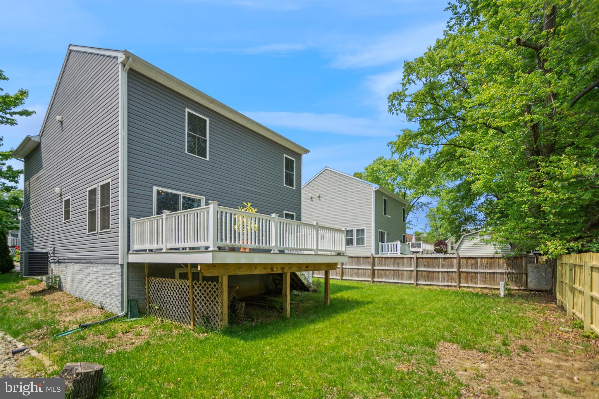 WOODLAND BEACH - Residential