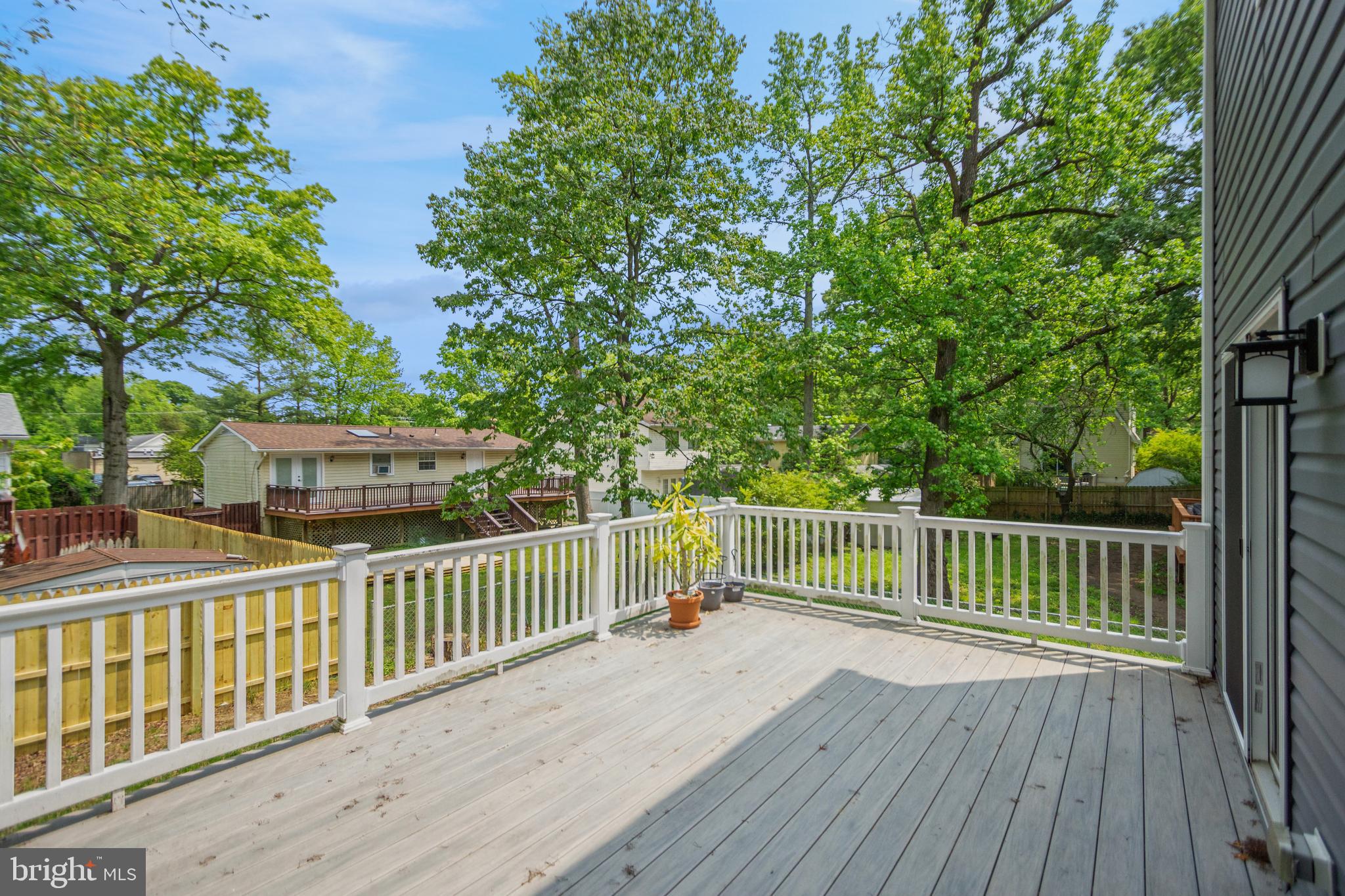 WOODLAND BEACH - Residential