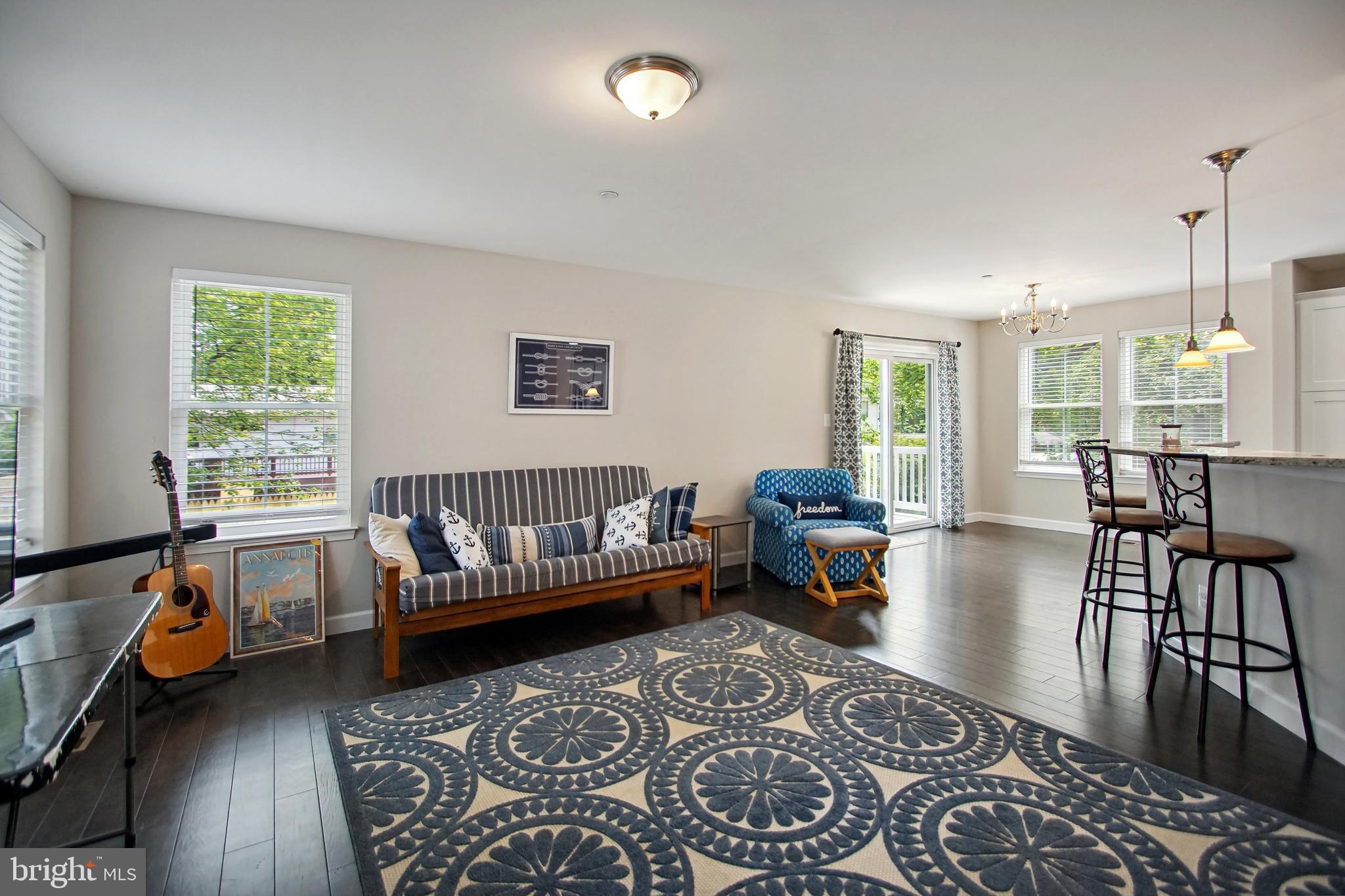 WOODLAND BEACH - Residential