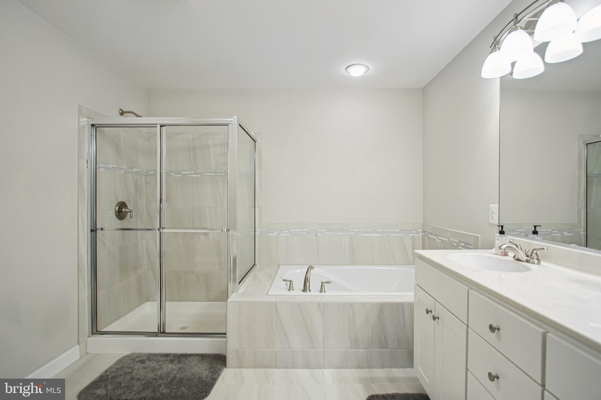 WOODLAND BEACH - Residential