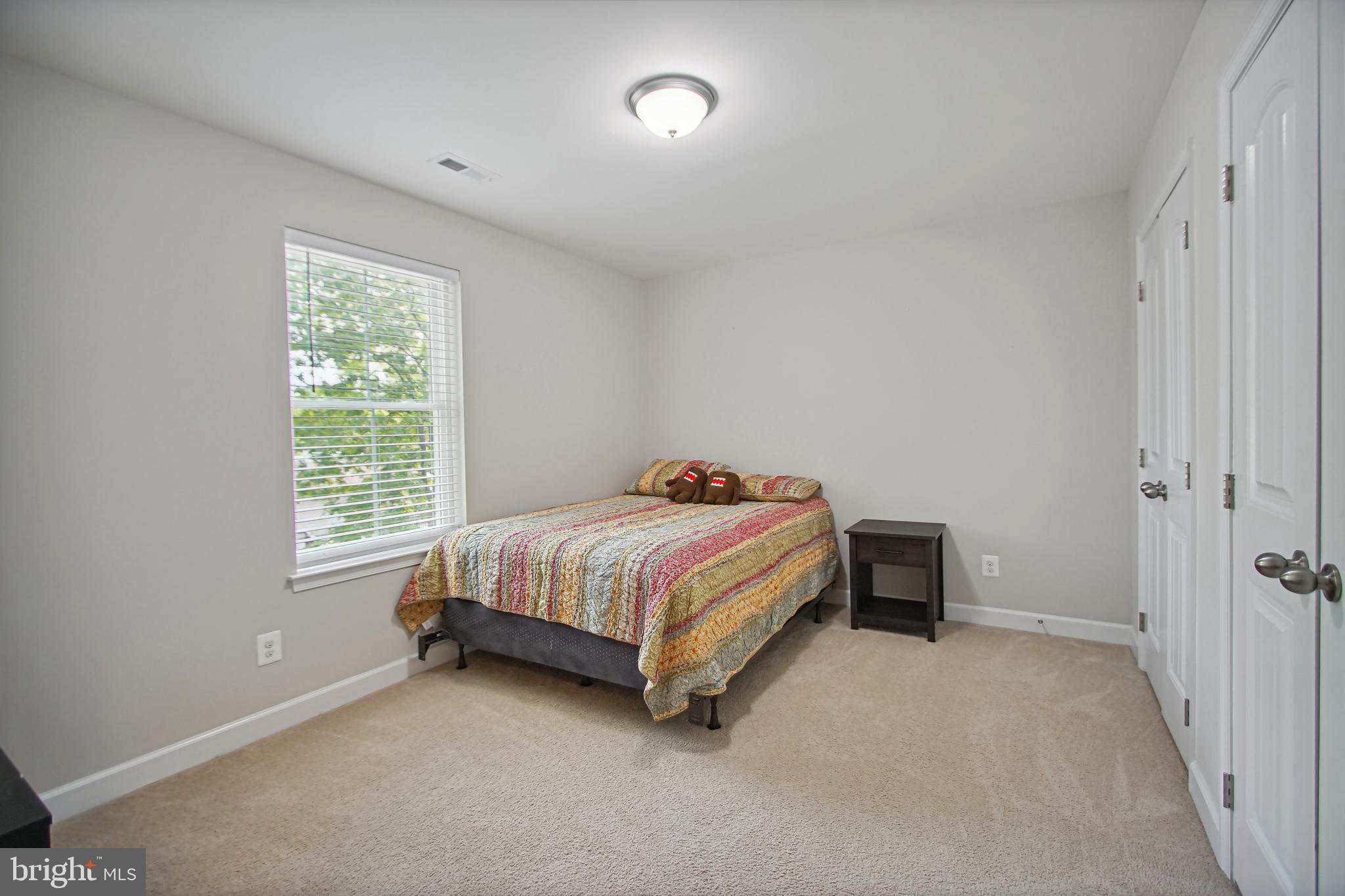 WOODLAND BEACH - Residential