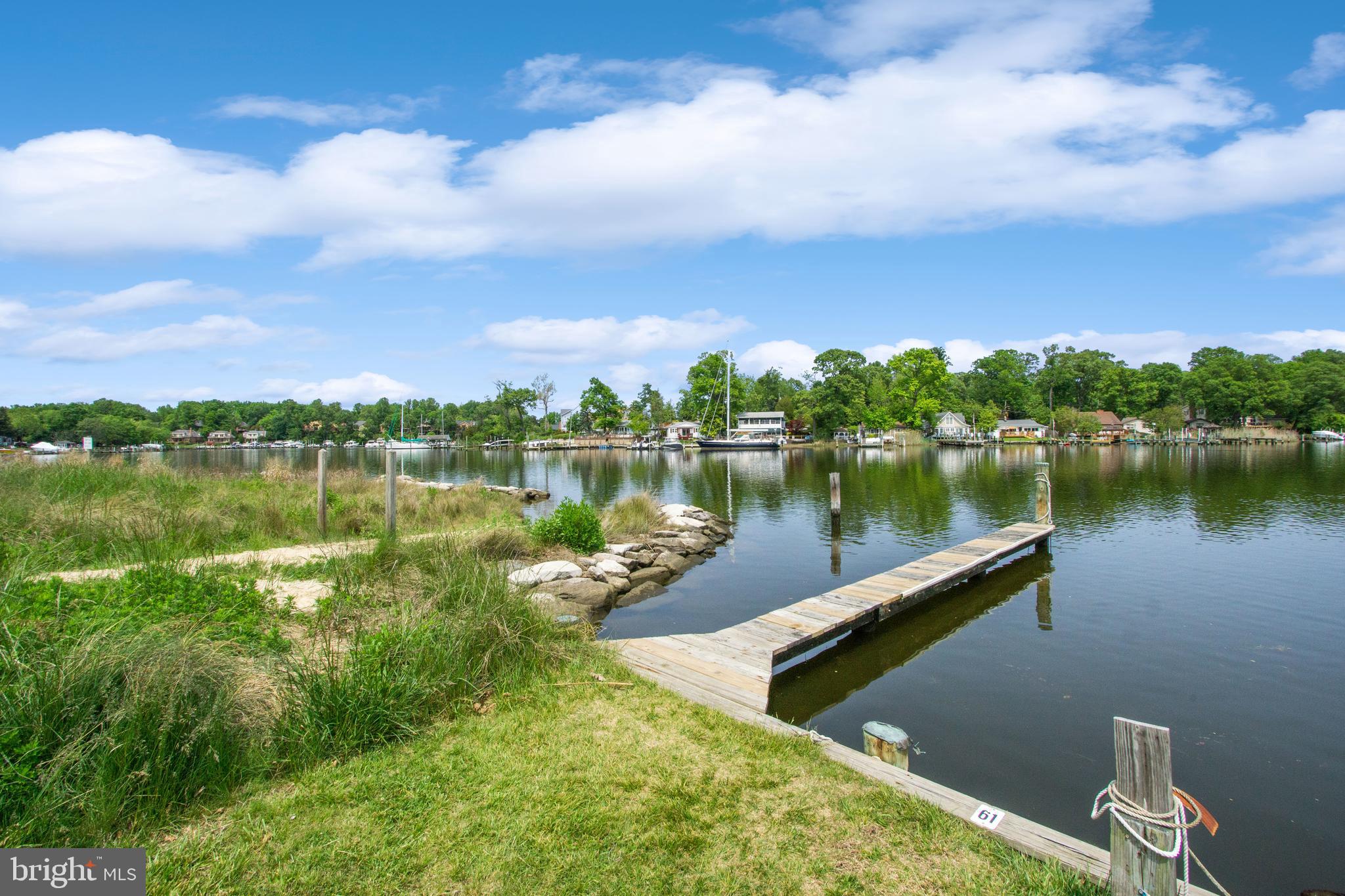 WOODLAND BEACH - Residential