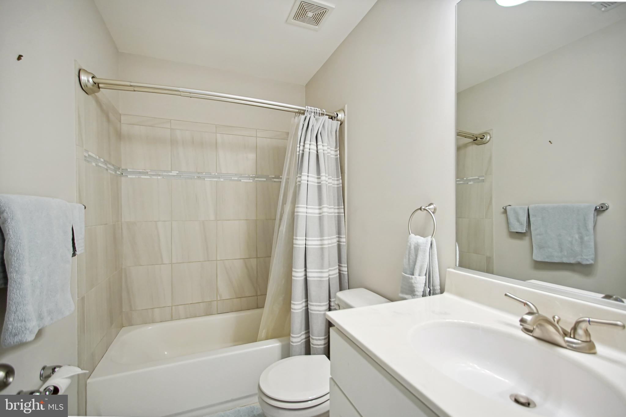 WOODLAND BEACH - Residential