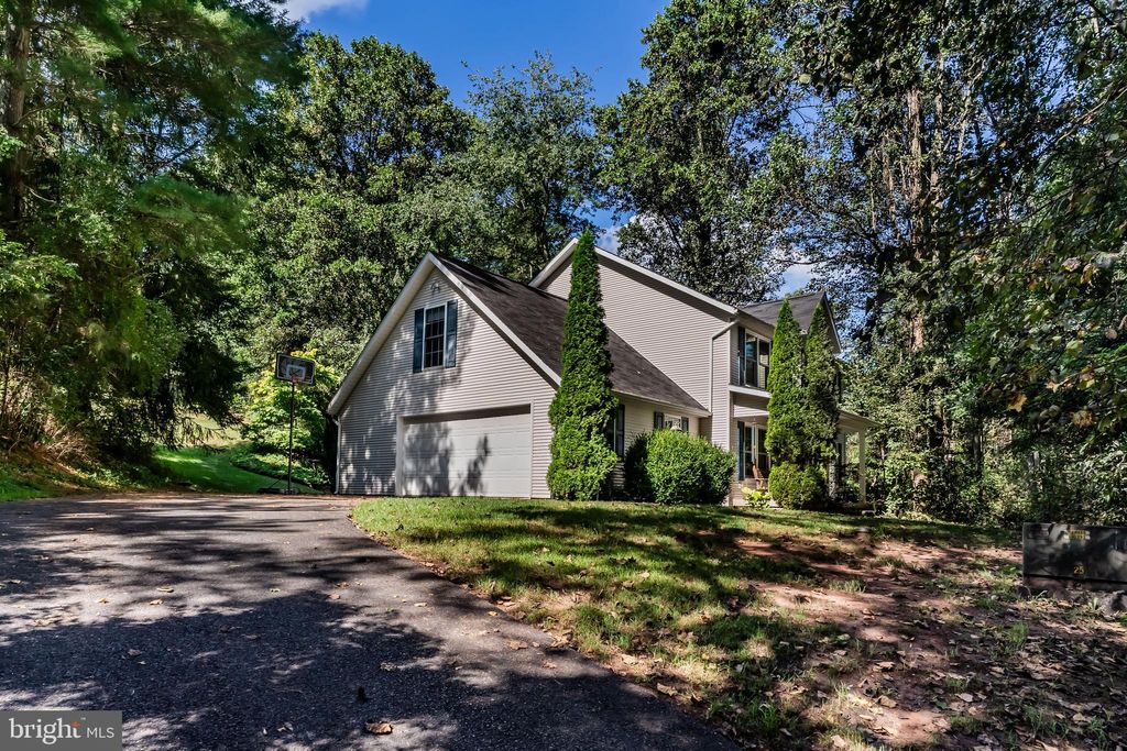Photo of 565 Nauvoo Road, LEWISBERRY, PA 17339 (MLS # PAYK2088718)