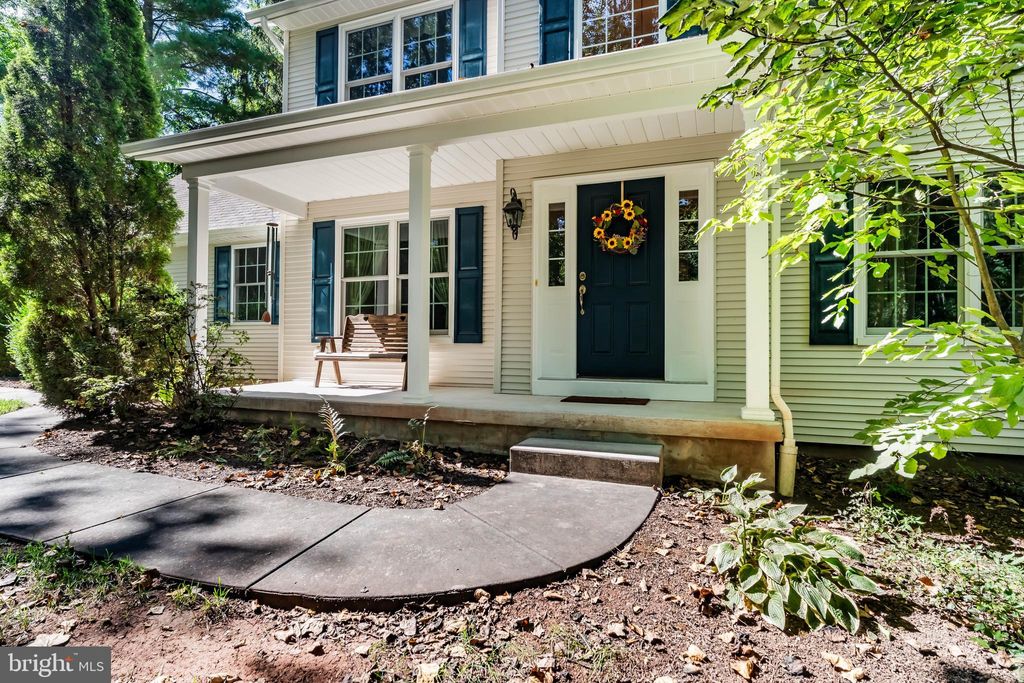Photo of 565 Nauvoo Road, LEWISBERRY, PA 17339 (MLS # PAYK2088718)