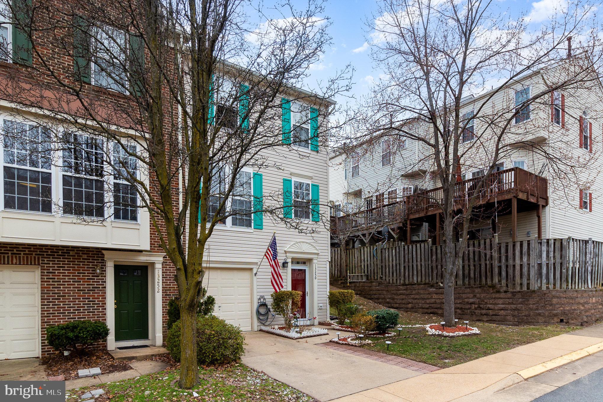 WOODBRIDGE COMMONS - Residential