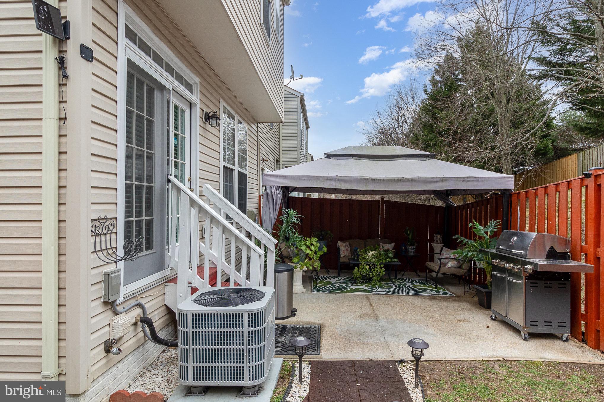 WOODBRIDGE COMMONS - Residential