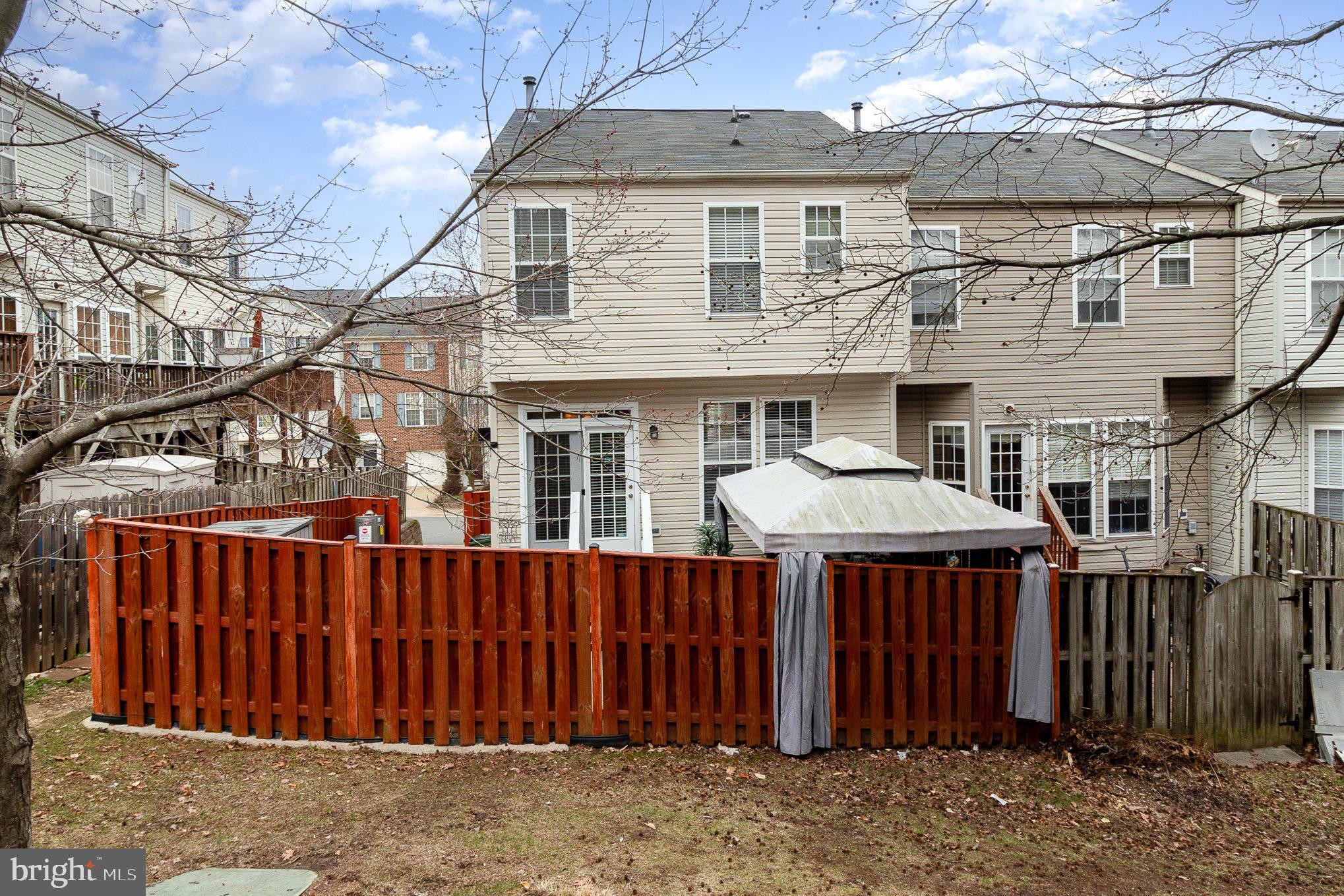 WOODBRIDGE COMMONS - Residential