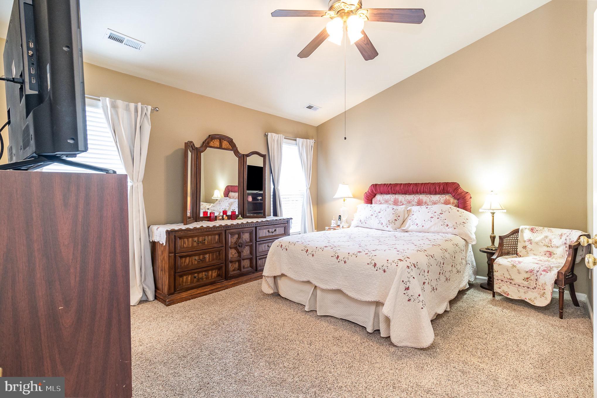 WOODBRIDGE COMMONS - Residential