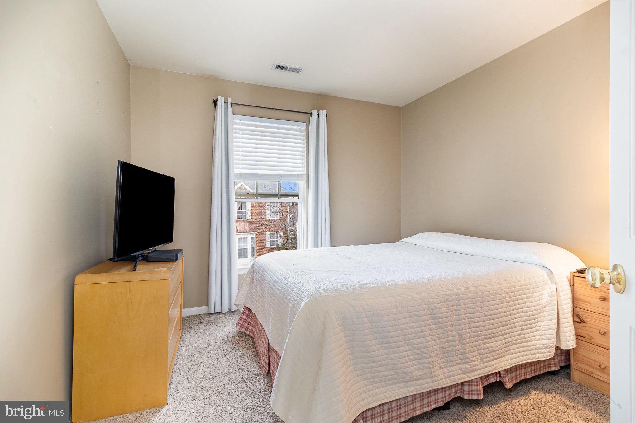 WOODBRIDGE COMMONS - Residential