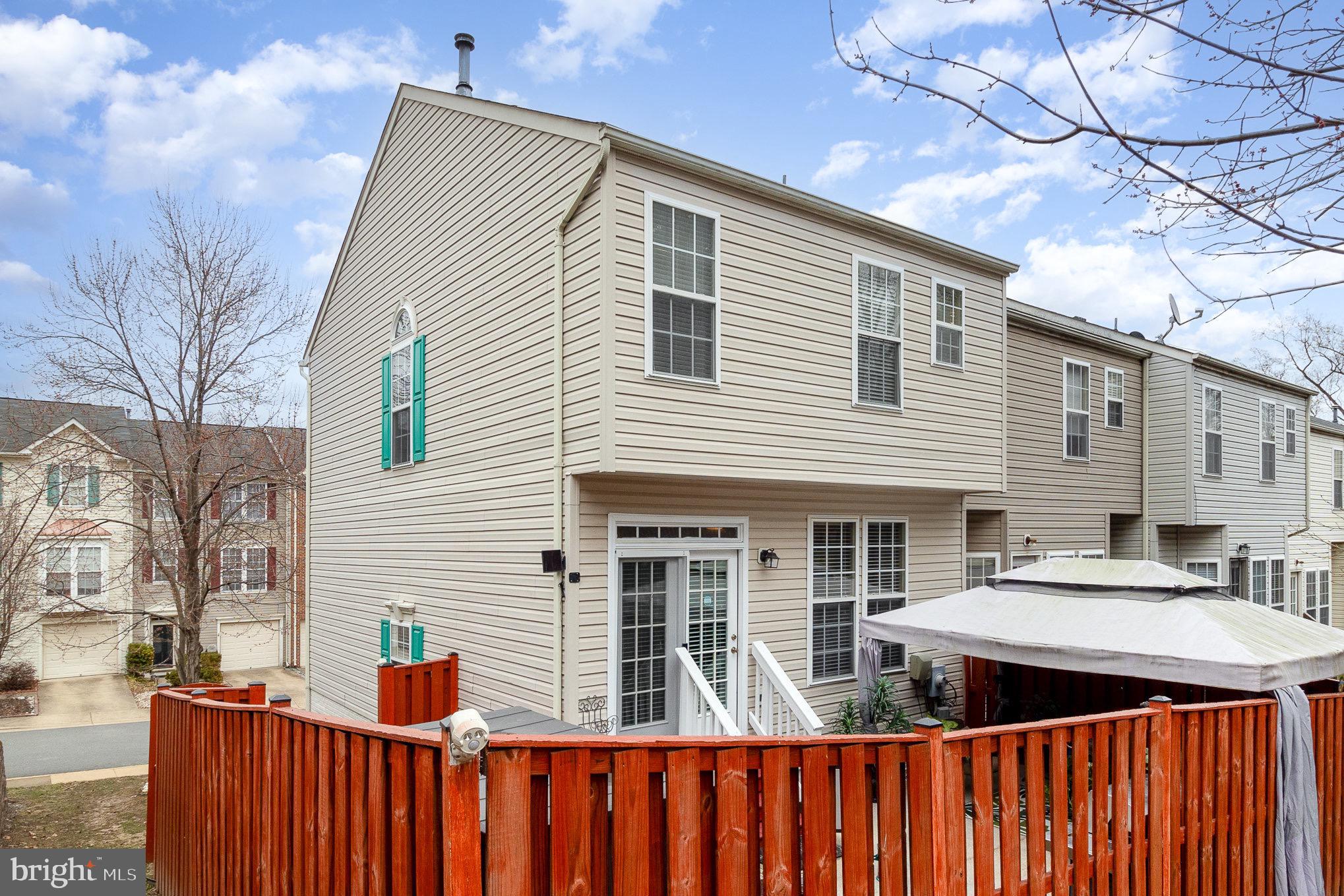 WOODBRIDGE COMMONS - Residential