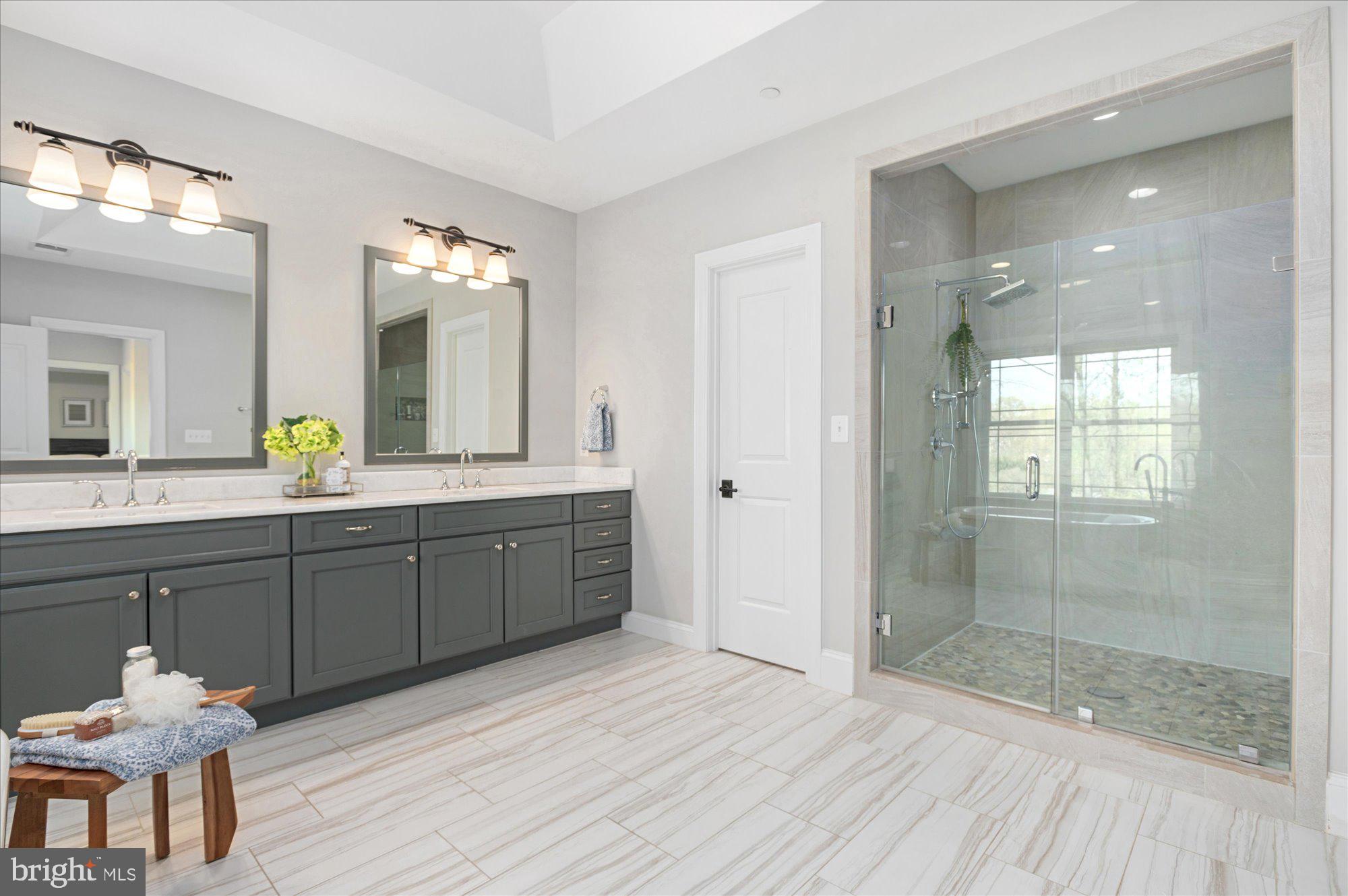 LUXMANOR - Residential