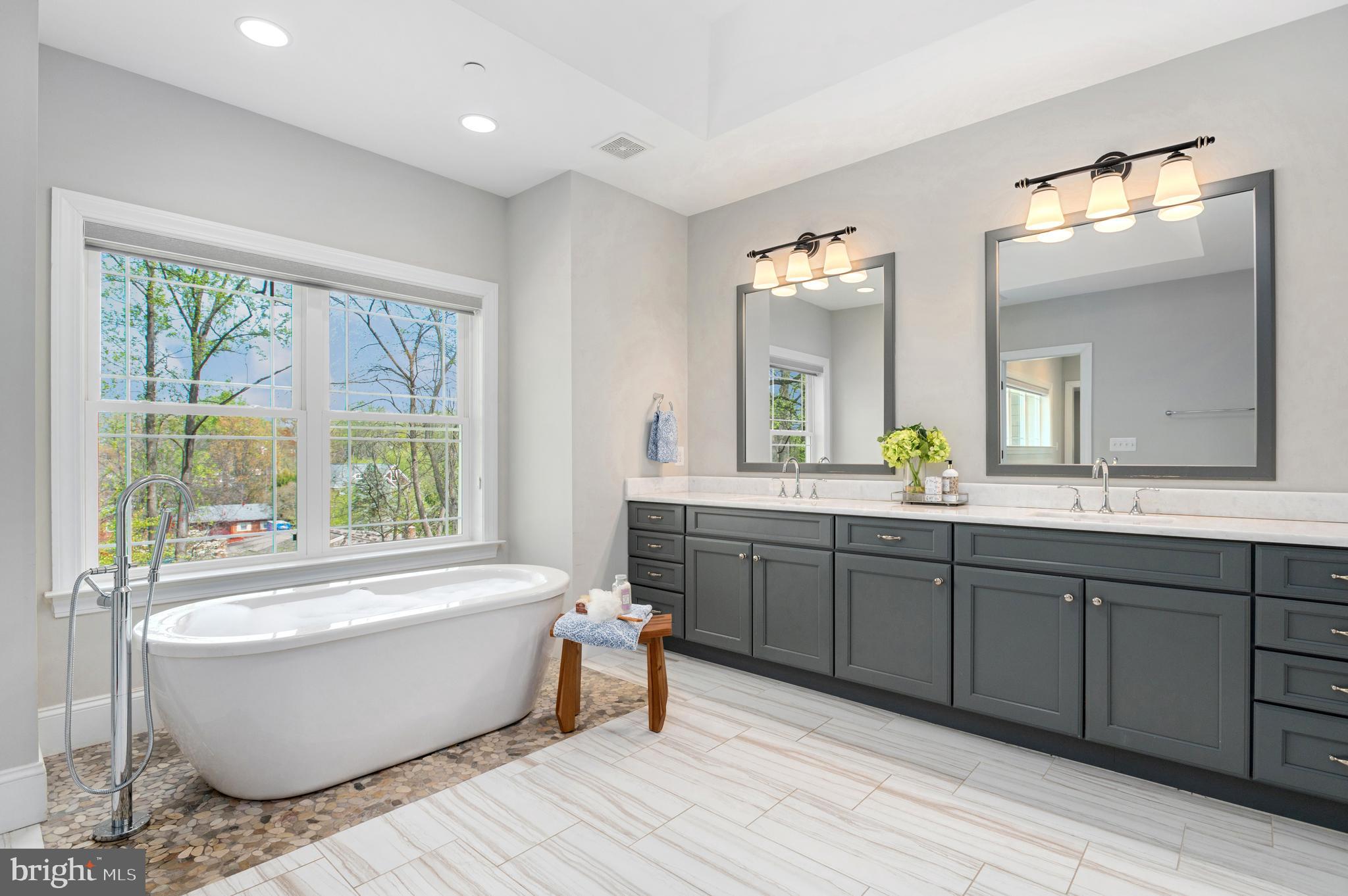 LUXMANOR - Residential