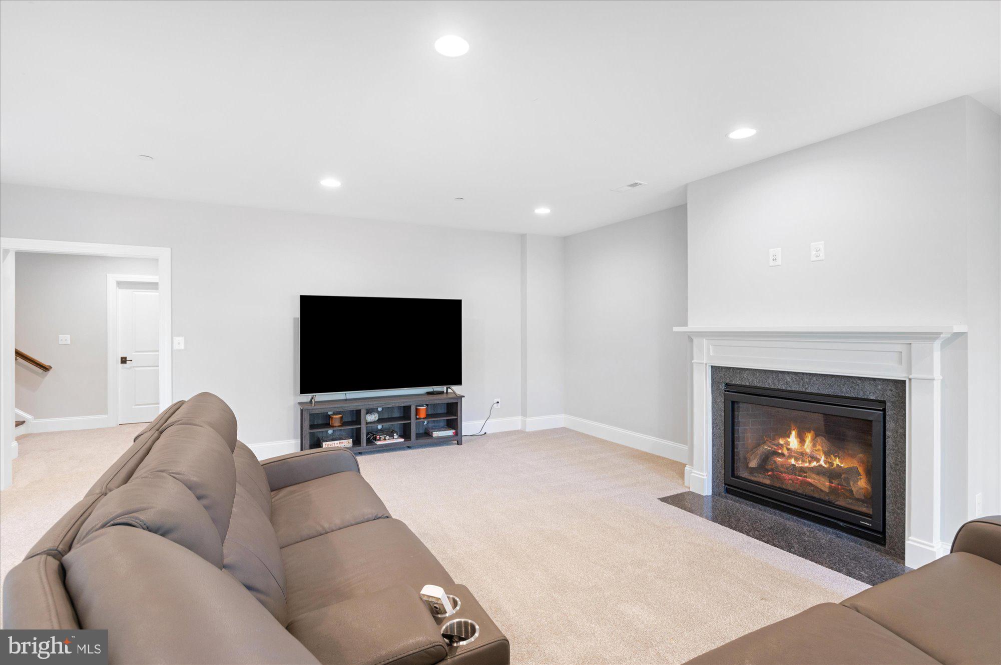 LUXMANOR - Residential