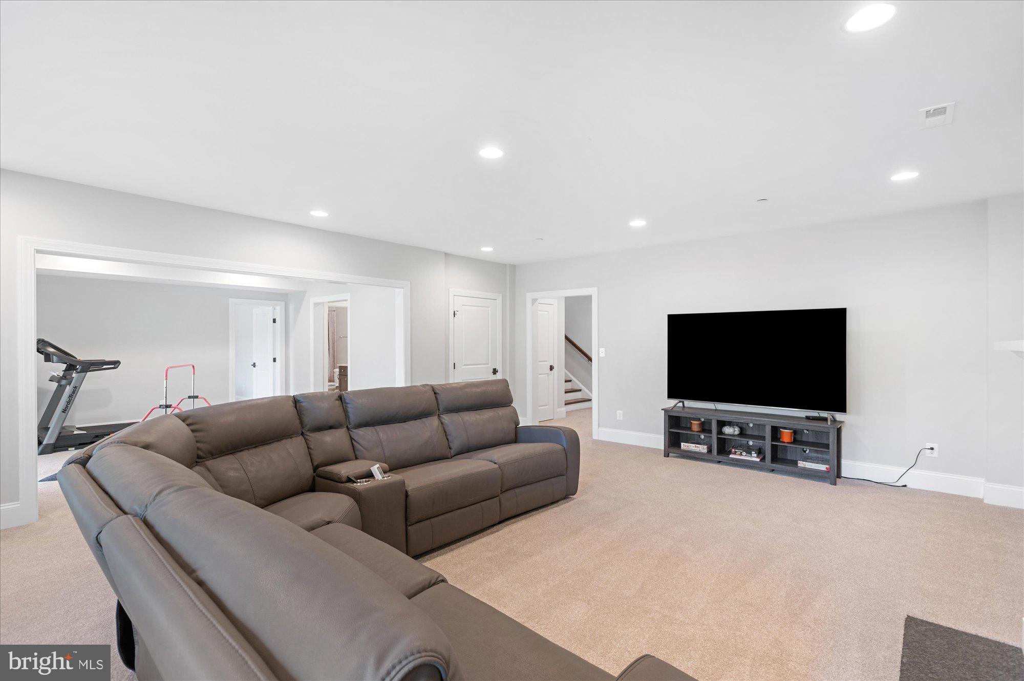 LUXMANOR - Residential