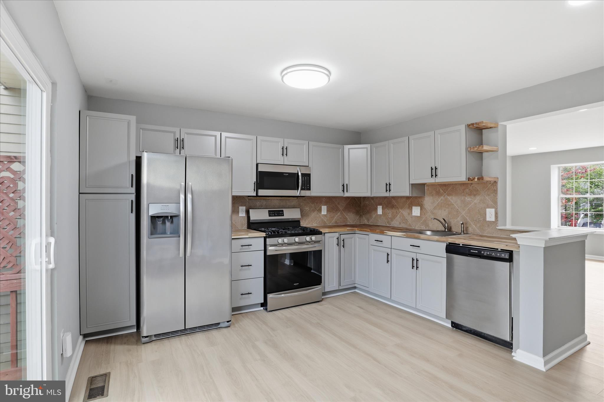 WAYSIDE VILLAGE - Residential