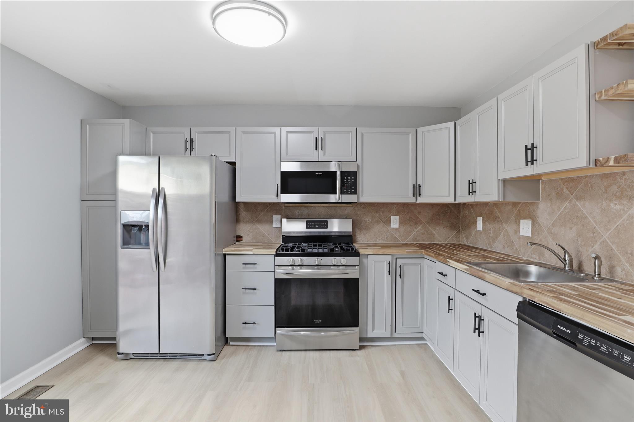 WAYSIDE VILLAGE - Residential