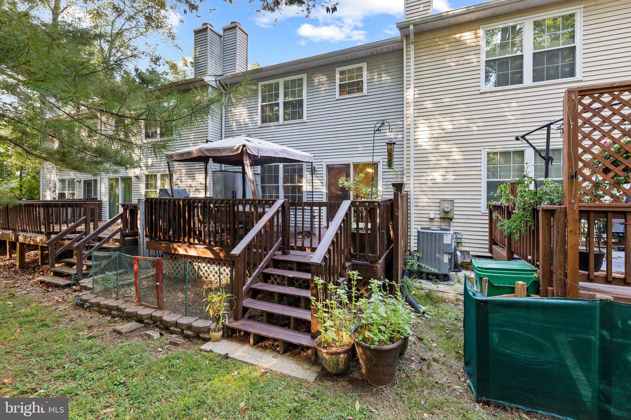 WOODLAND HILLS - Residential