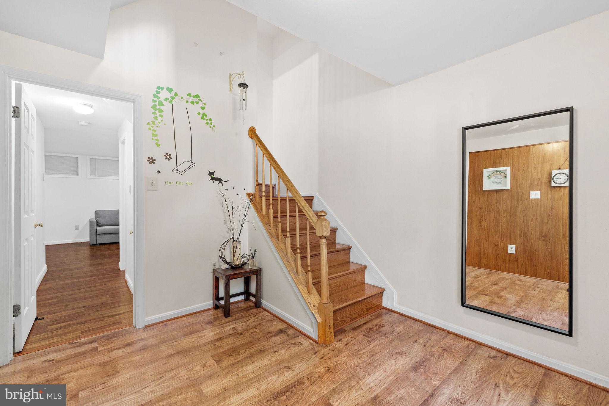 WOODLAND HILLS - Residential