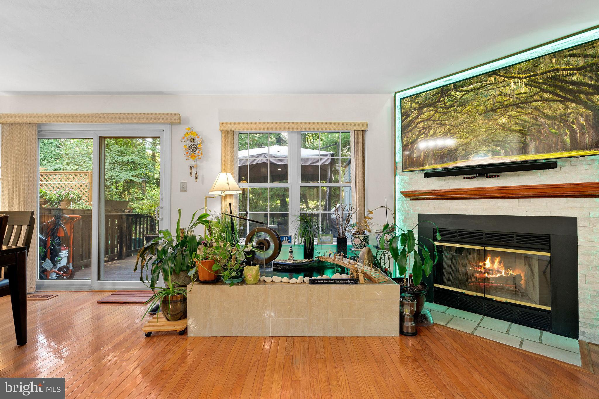 WOODLAND HILLS - Residential