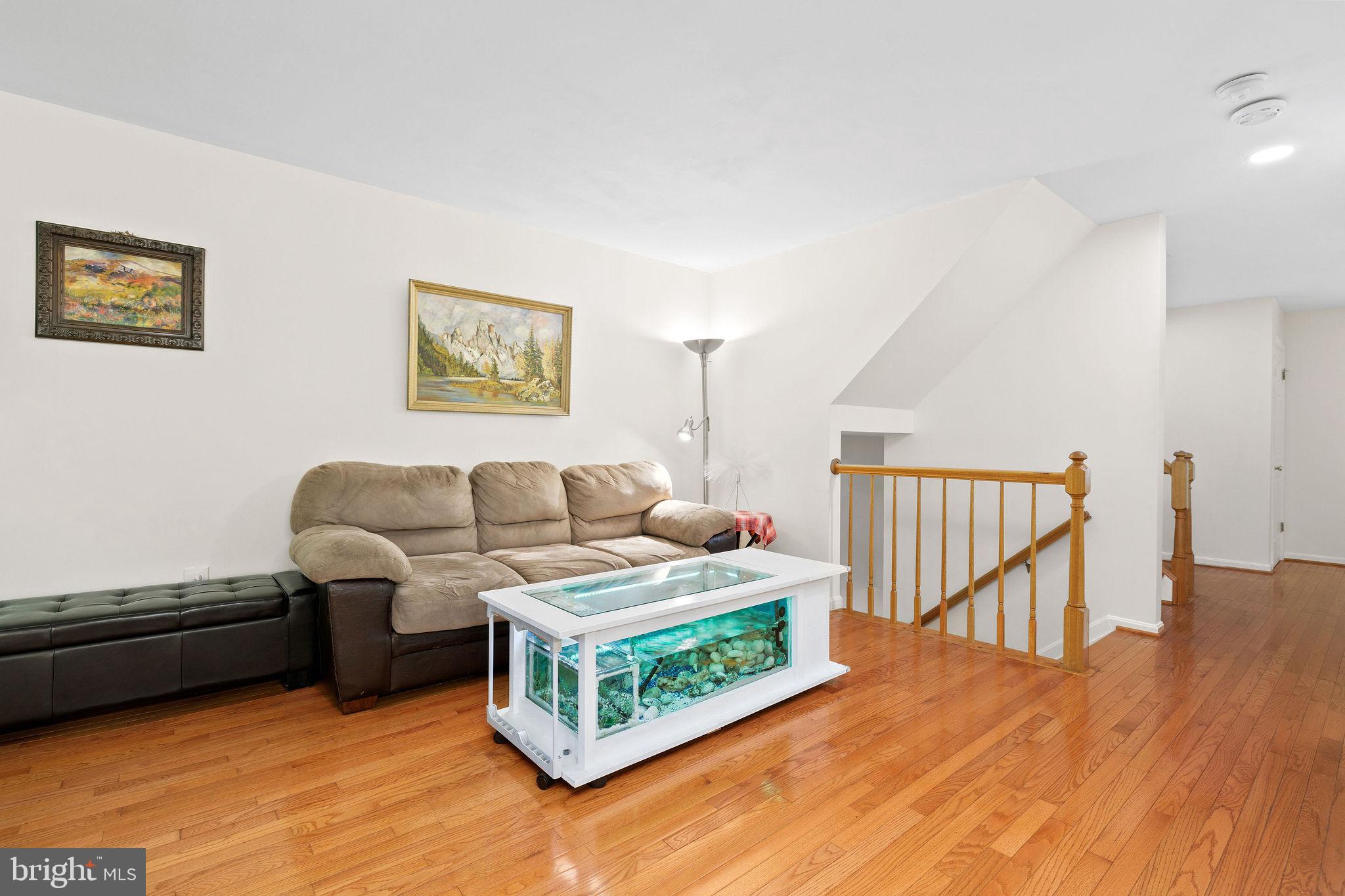 WOODLAND HILLS - Residential