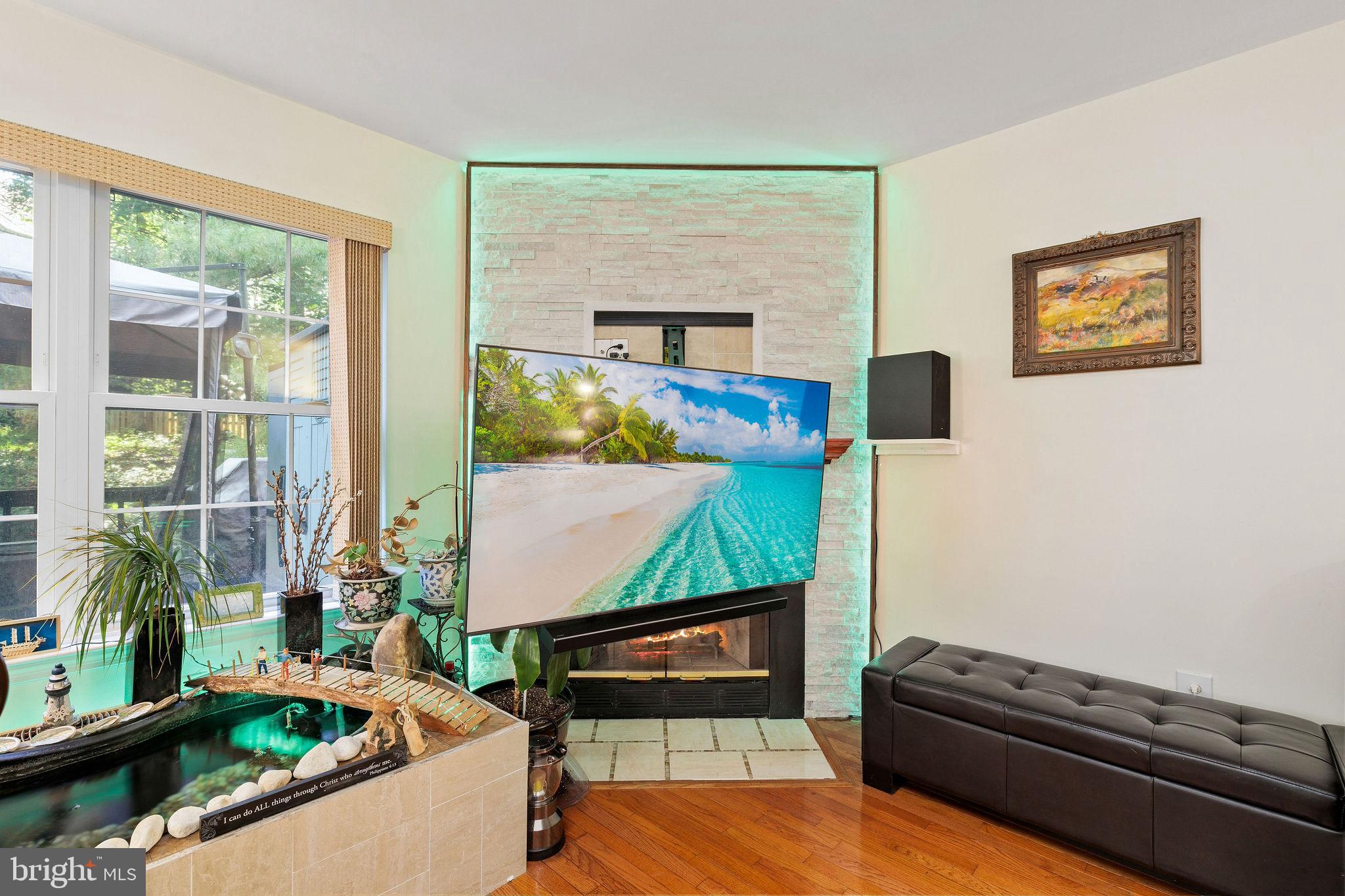 WOODLAND HILLS - Residential