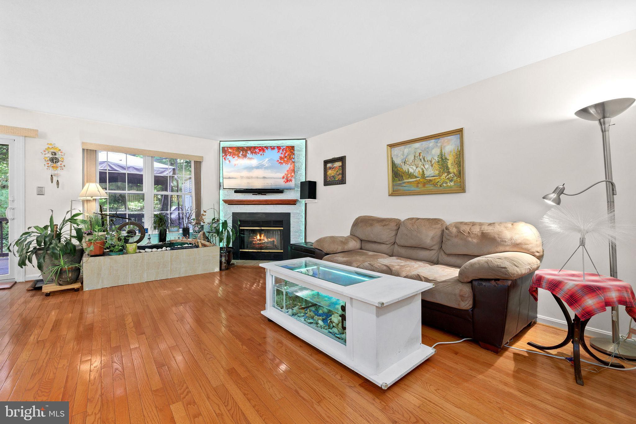 WOODLAND HILLS - Residential