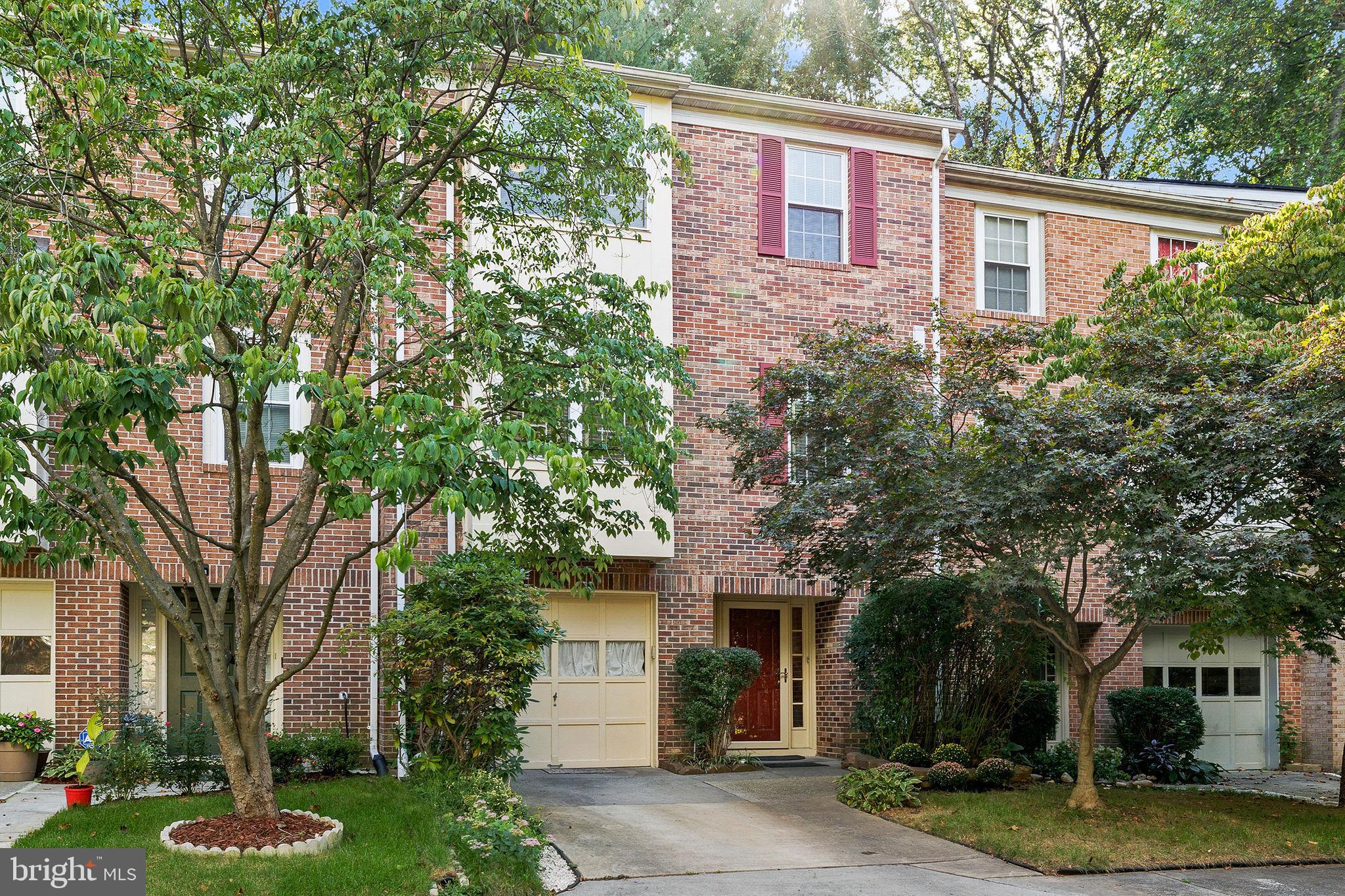 WOODLAND HILLS - Residential